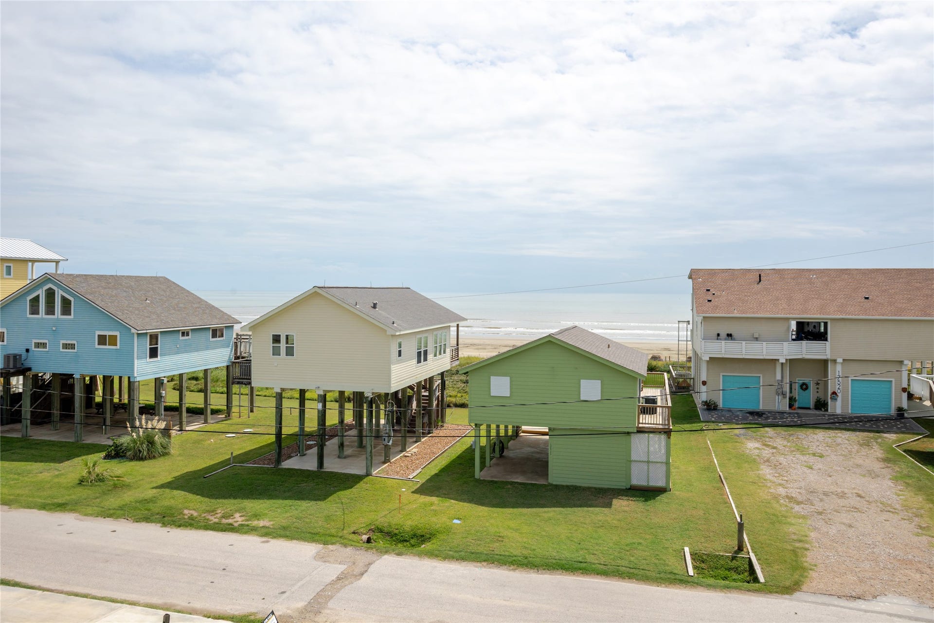 17518 Bristow Drive, Galveston, TX 77554 Another view of the Gulf from the deck.