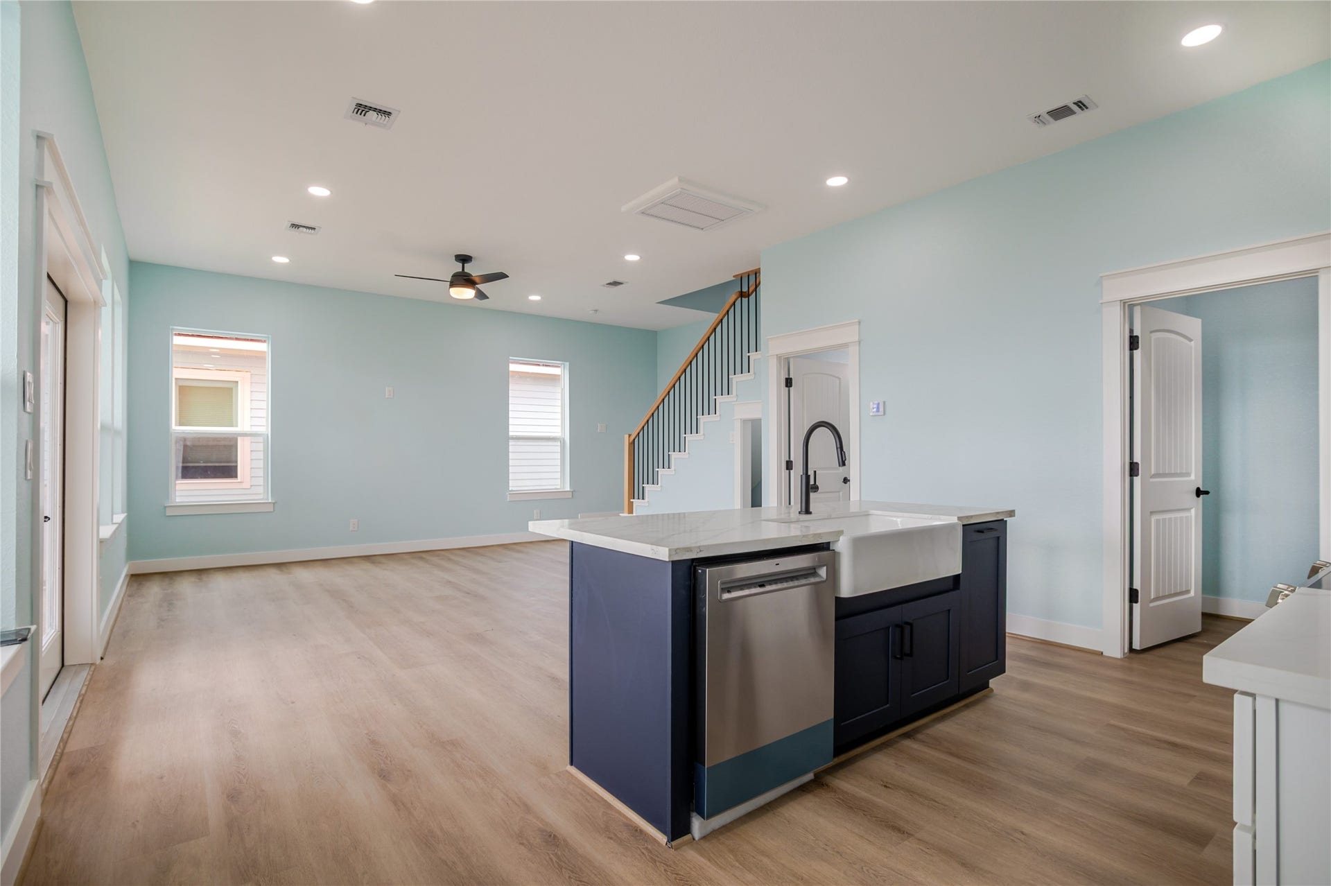 17518 Bristow Drive, Galveston, TX 77554 Living area with beach views
