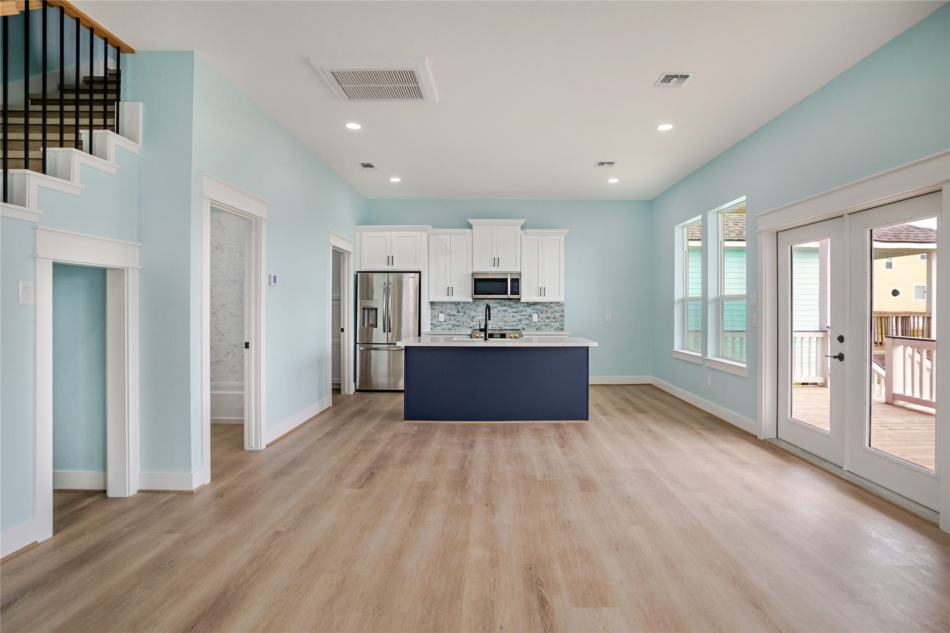 17518 Bristow Drive, Galveston, TX 77554 Spacious living area
Spacious living area