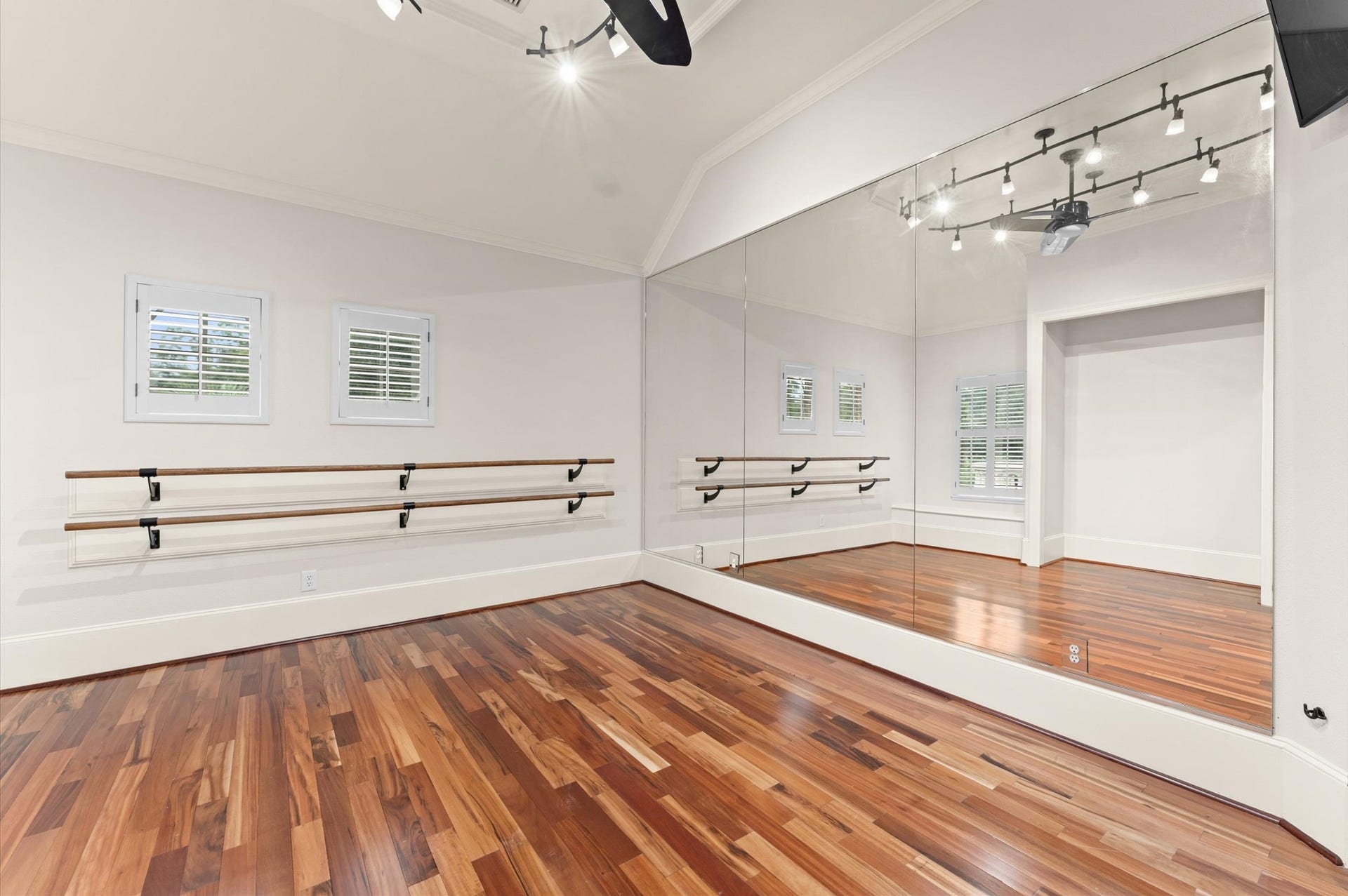 1830 Forest Gate Circle, Sugar Land, TX 77479 On the second floor, this room is used as the studio / gym, however, can be used as a bedroom.