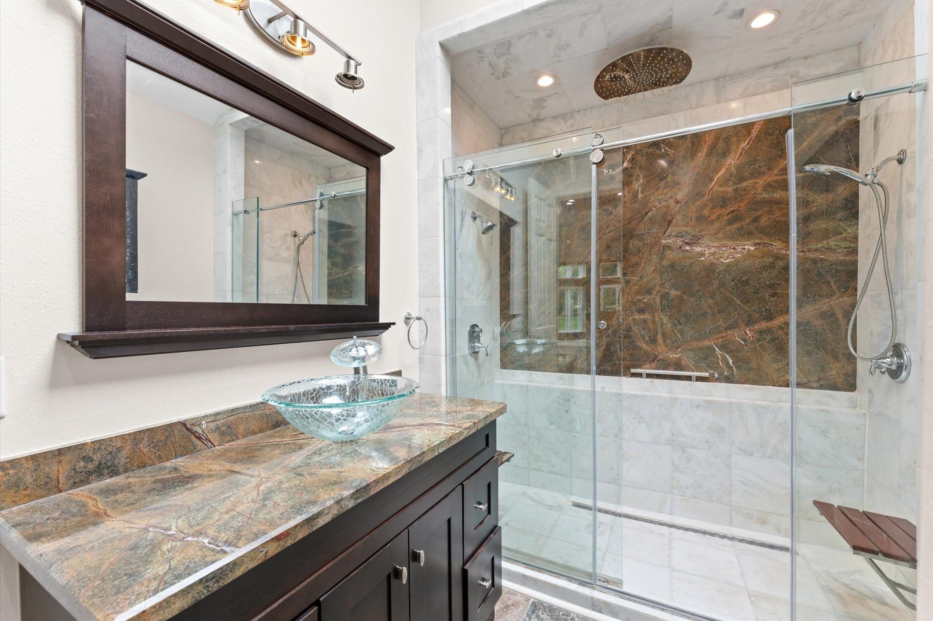 1830 Forest Gate Circle, Sugar Land, TX 77479 The full bathroom in the cabana.