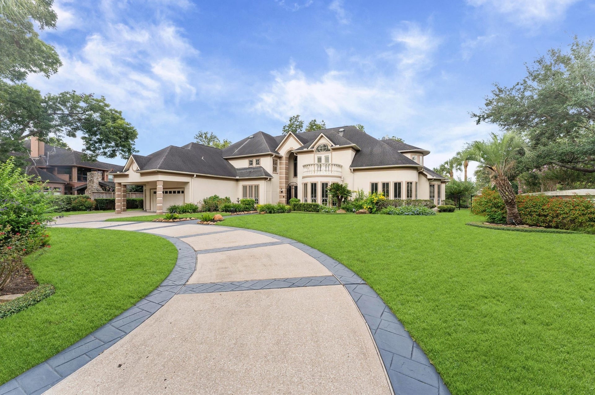 1830 Forest Gate Circle, Sugar Land, TX 77479 A custom driveway for a custom home.