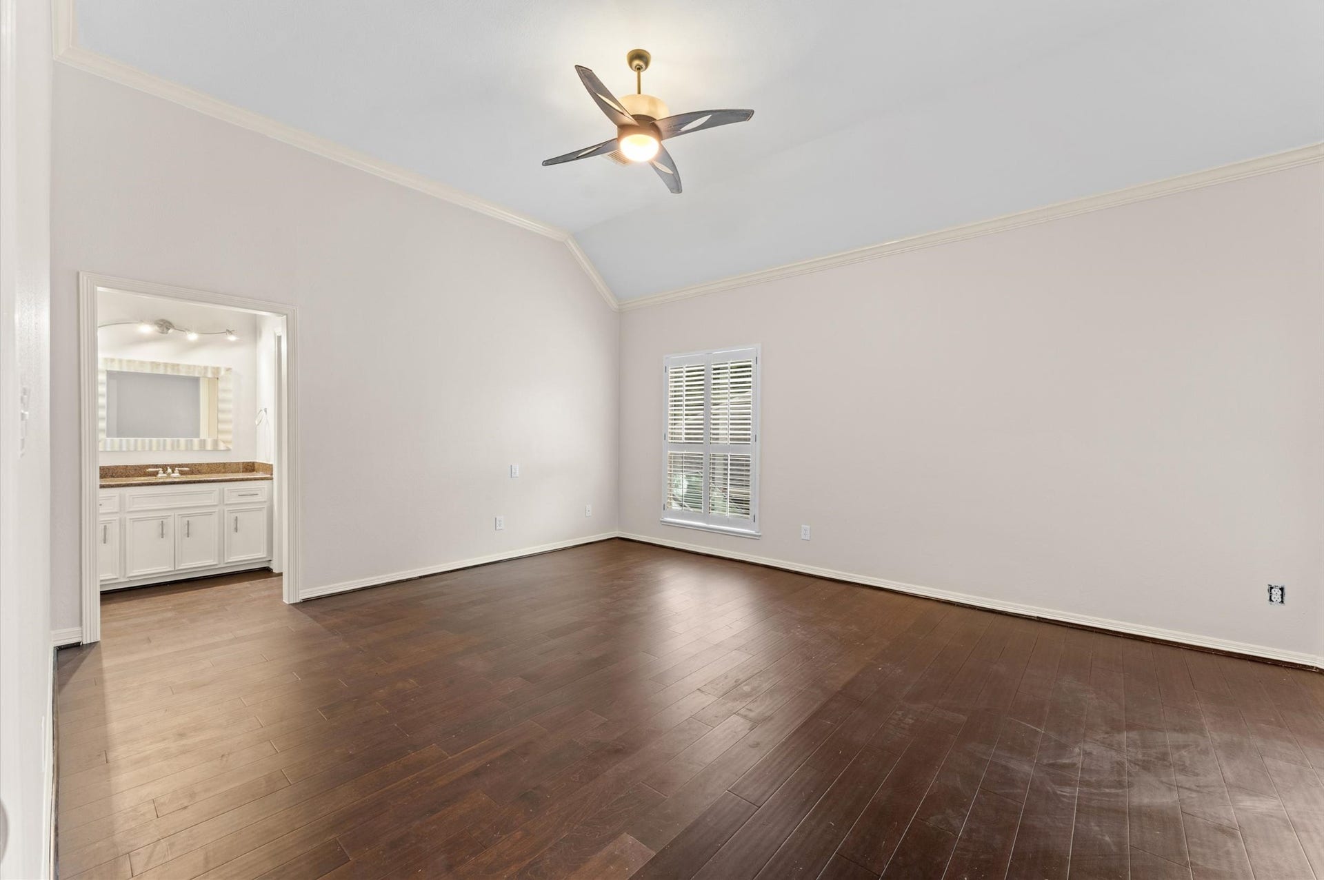 1830 Forest Gate Circle, Sugar Land, TX 77479 Another bedroom upstairs.