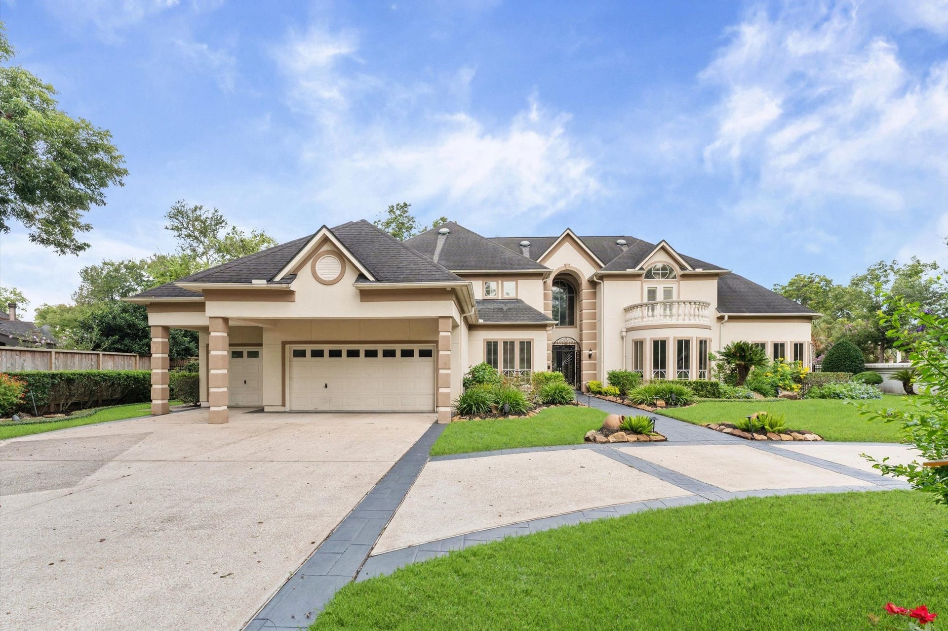 1830 Forest Gate Circle, Sugar Land, TX 77479 This home has a 3-car garage, porta-cache and sits on just under an acre.