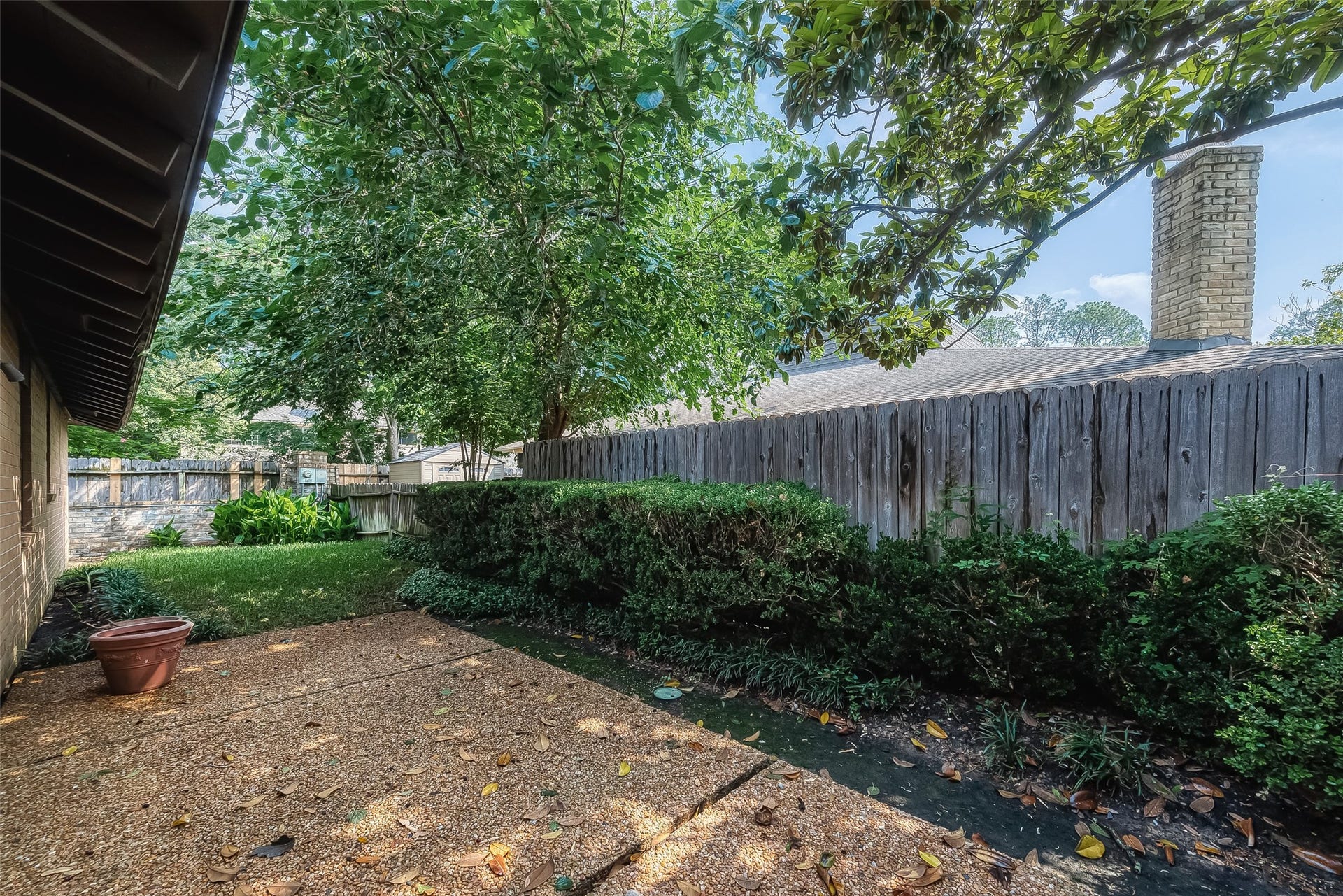 20 Champions Colony E, Houston, TX 77069 A different view of the outside of the house.