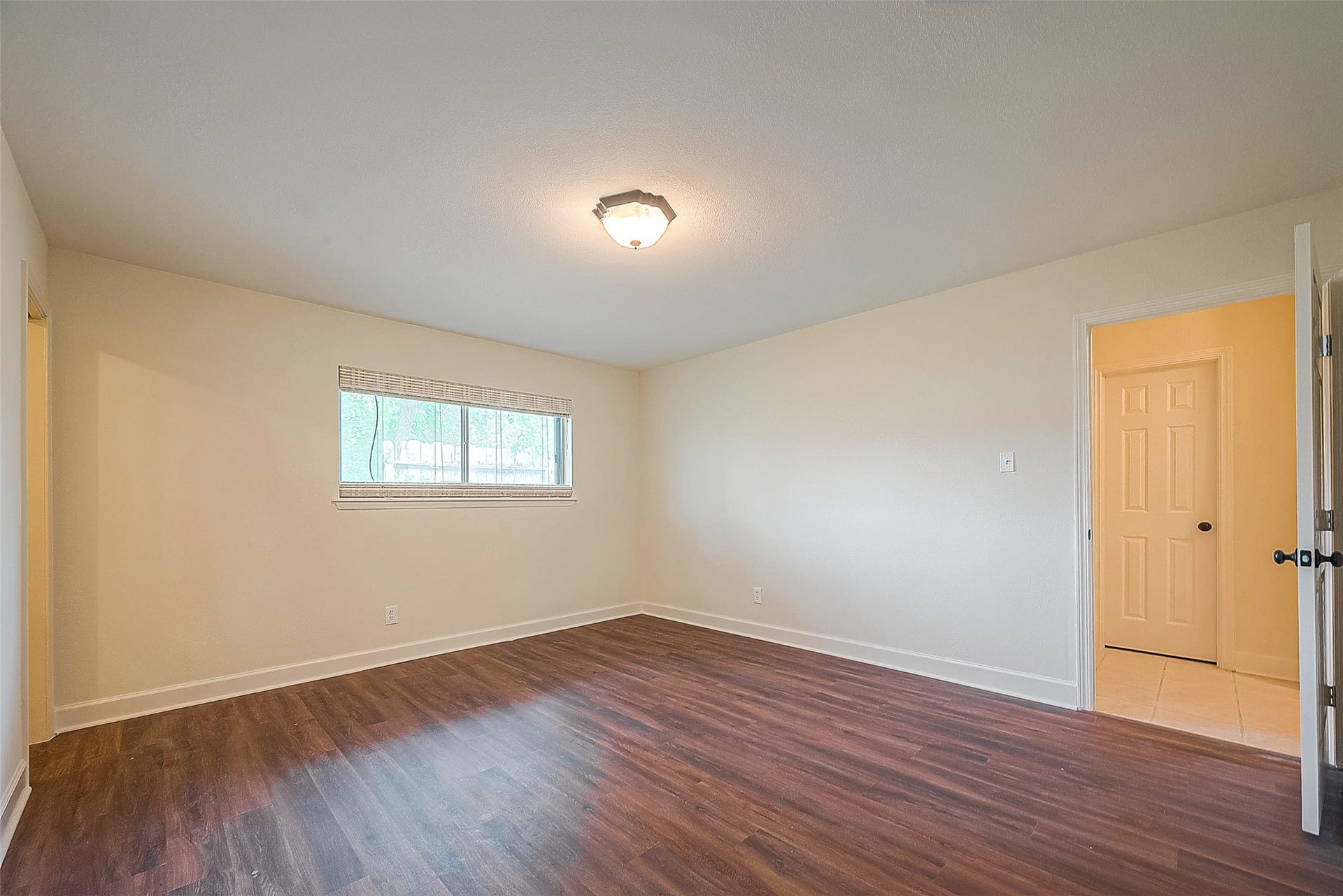 20 Champions Colony E, Houston, TX 77069 A cozy primary bedroom with elegant hardwood floors, creating a perfect blend of comfort and sophistication.
