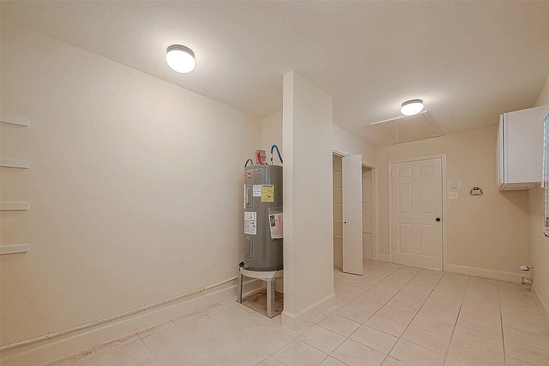 20 Champions Colony E, Houston, TX 77069 It makes completing daily chores such as laundry much more convenient, saving time and effort for the residents.
