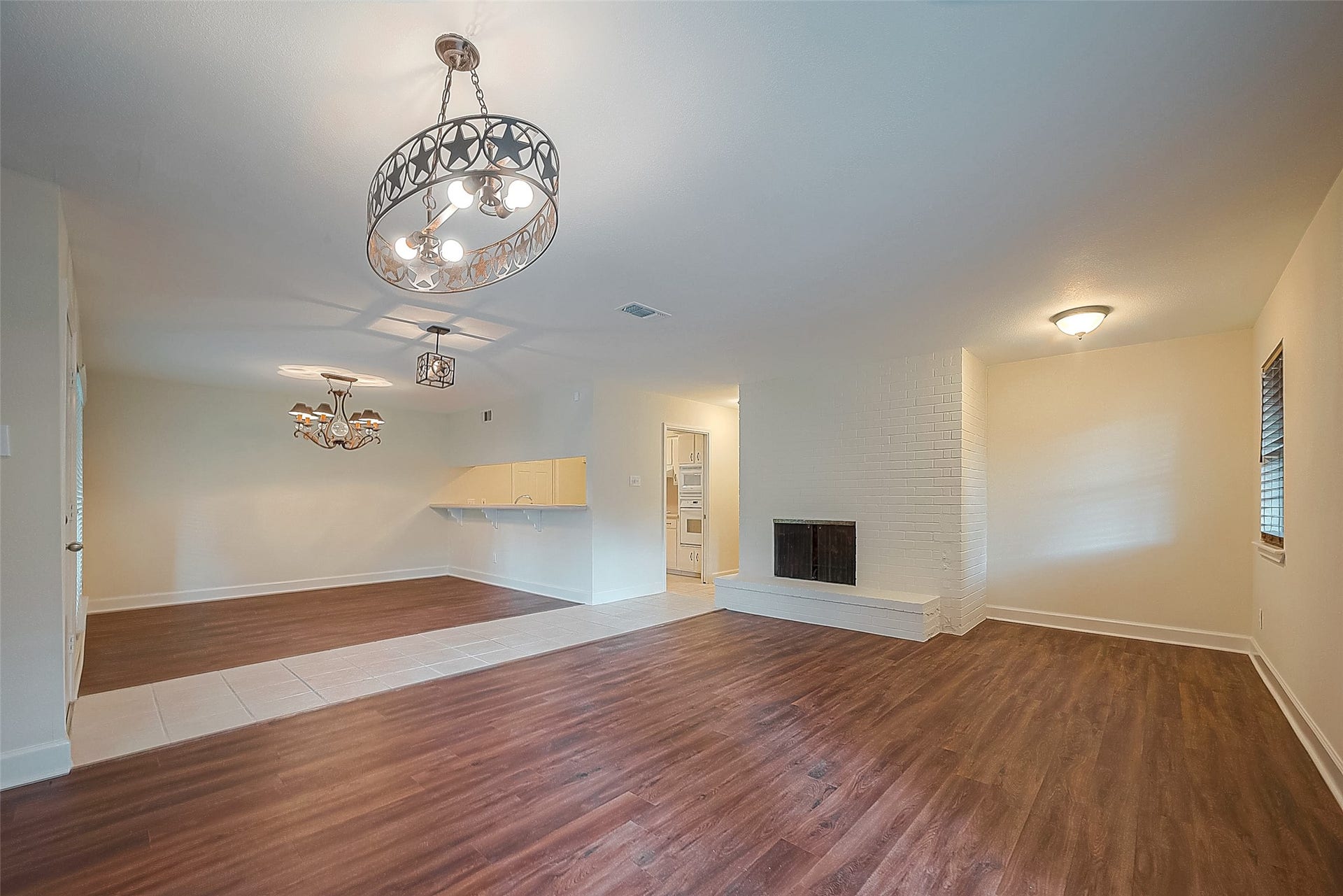 20 Champions Colony E, Houston, TX 77069 The living room seamlessly flows into the connected dining area, creating a welcoming and versatile space for meals and gatherings.