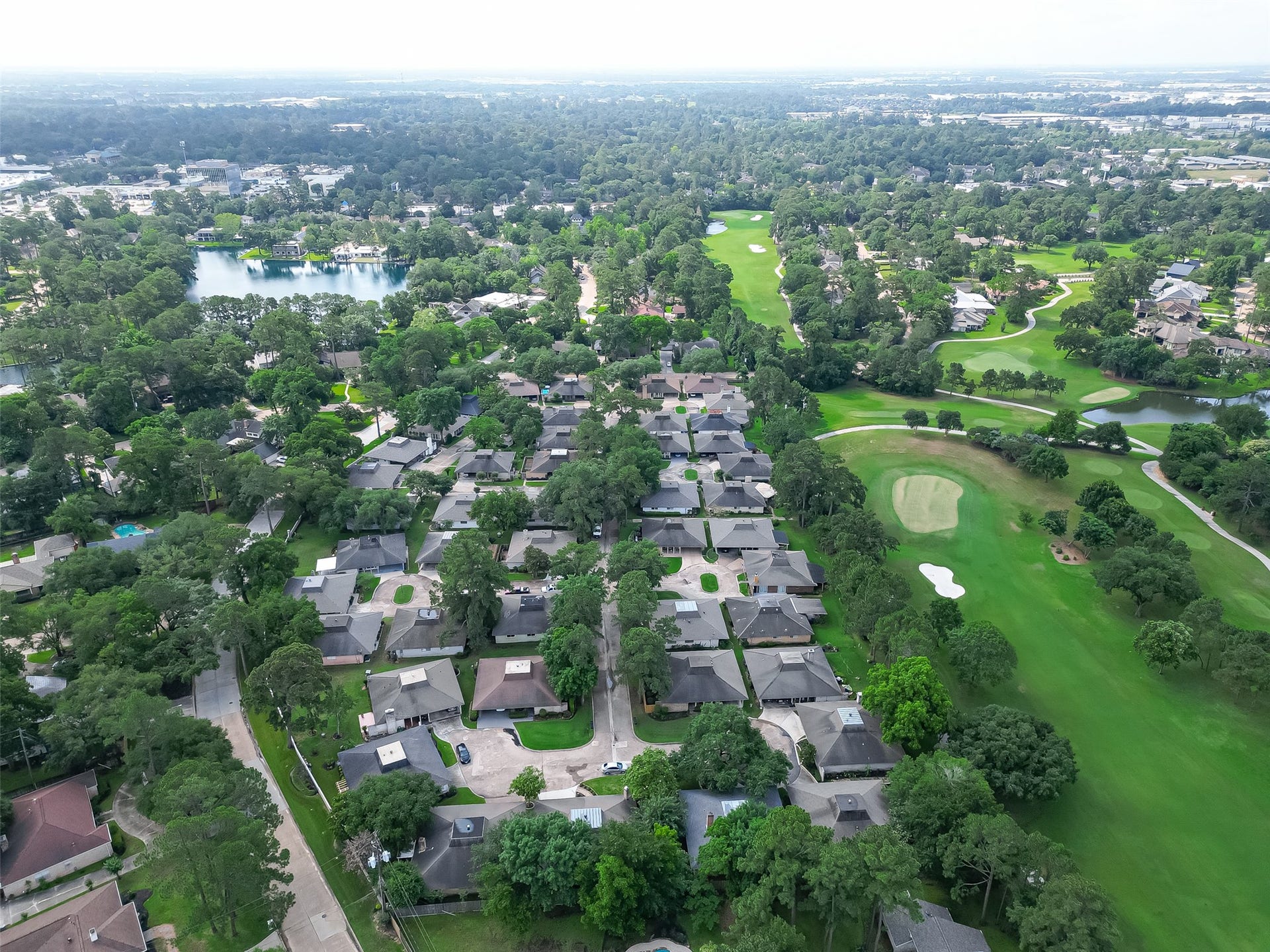 20 Champions Colony E, Houston, TX 77069 Welcome to your tranquil oasis nestled near the prestigious Champions Golf Club.