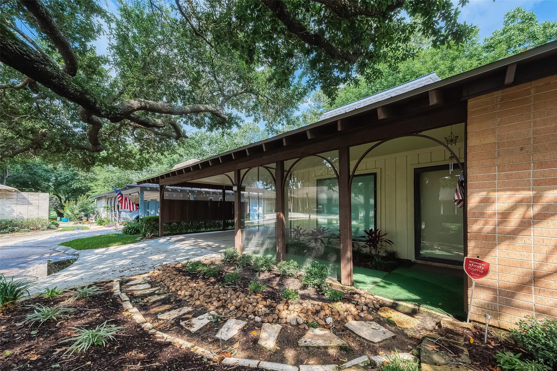 20 Champions Colony E, Houston, TX 77069 Stylishly appointed, this house boasts a welcoming facade with modern aesthetics and well-manicured surroundings