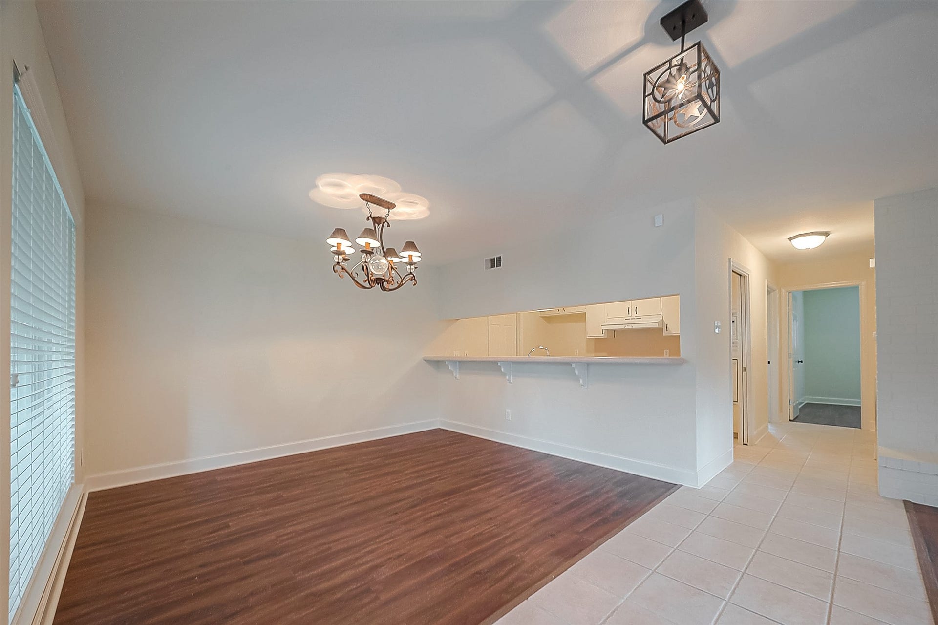 20 Champions Colony E, Houston, TX 77069 The dining room is illuminated by expansive windows, filling the space with natural light and offering lovely views of the outdoors.