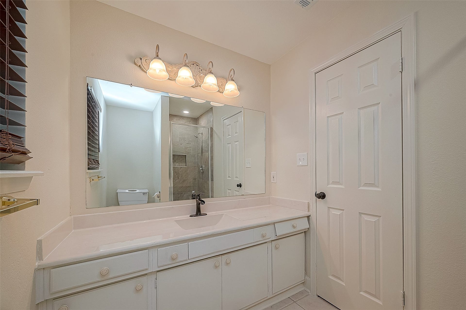 20 Champions Colony E, Houston, TX 77069 A view of the sink and vanity area in the primary bathroom.