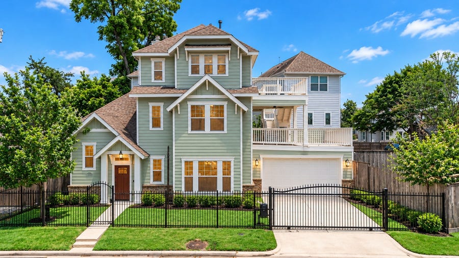 Property photo for 6621 N Main Street, Houston, TX