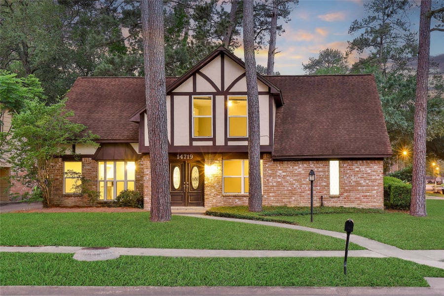Property photo for 14719 Cedar Point Drive, Houston, TX