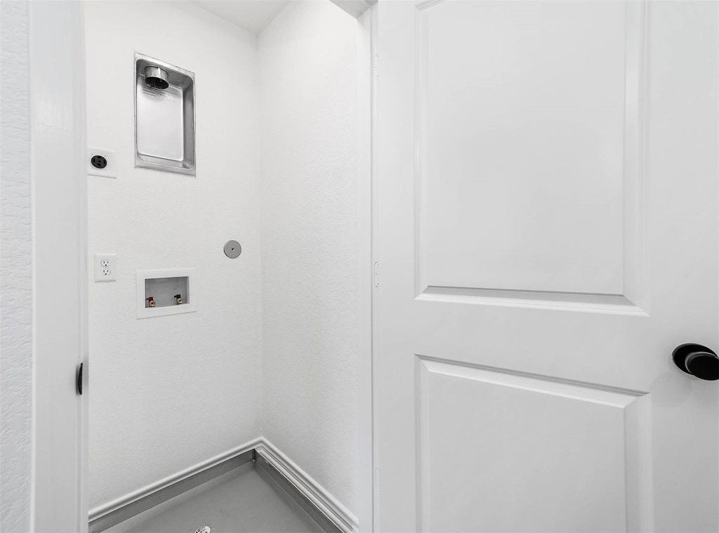 2018 Hampton A Street, #A, Houston, TX 77088 Washer, dryer can be included.