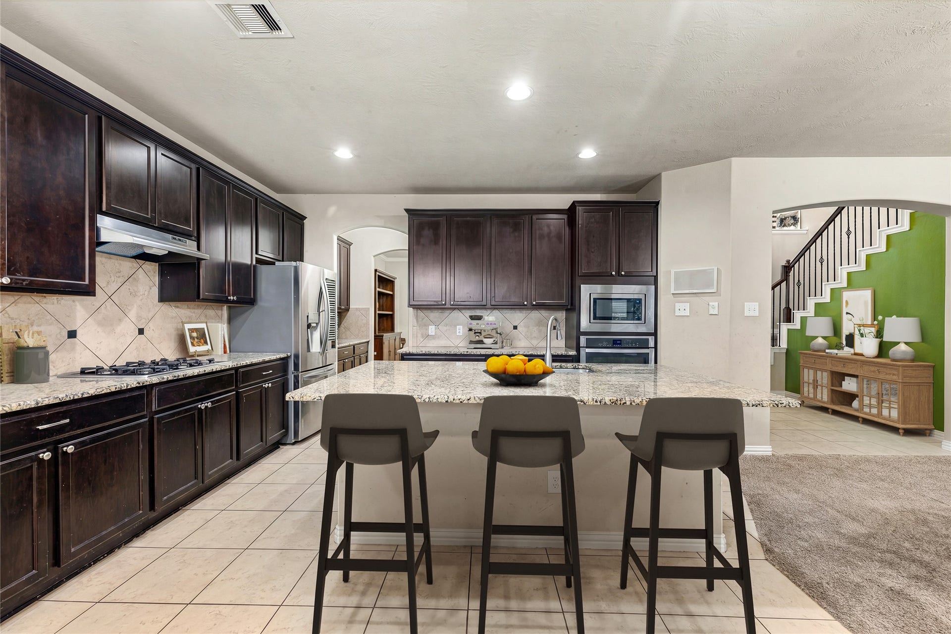 7018 Pearl Terrace Lane, Richmond, TX 77469 Gather around the oversized granite island, this open kitchen flows right into the living space, perfect for cooking and entertaining at once. *Virtually Staged