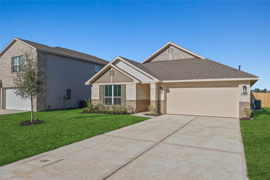 Property photo for 336 Bryan Way, Angleton, TX