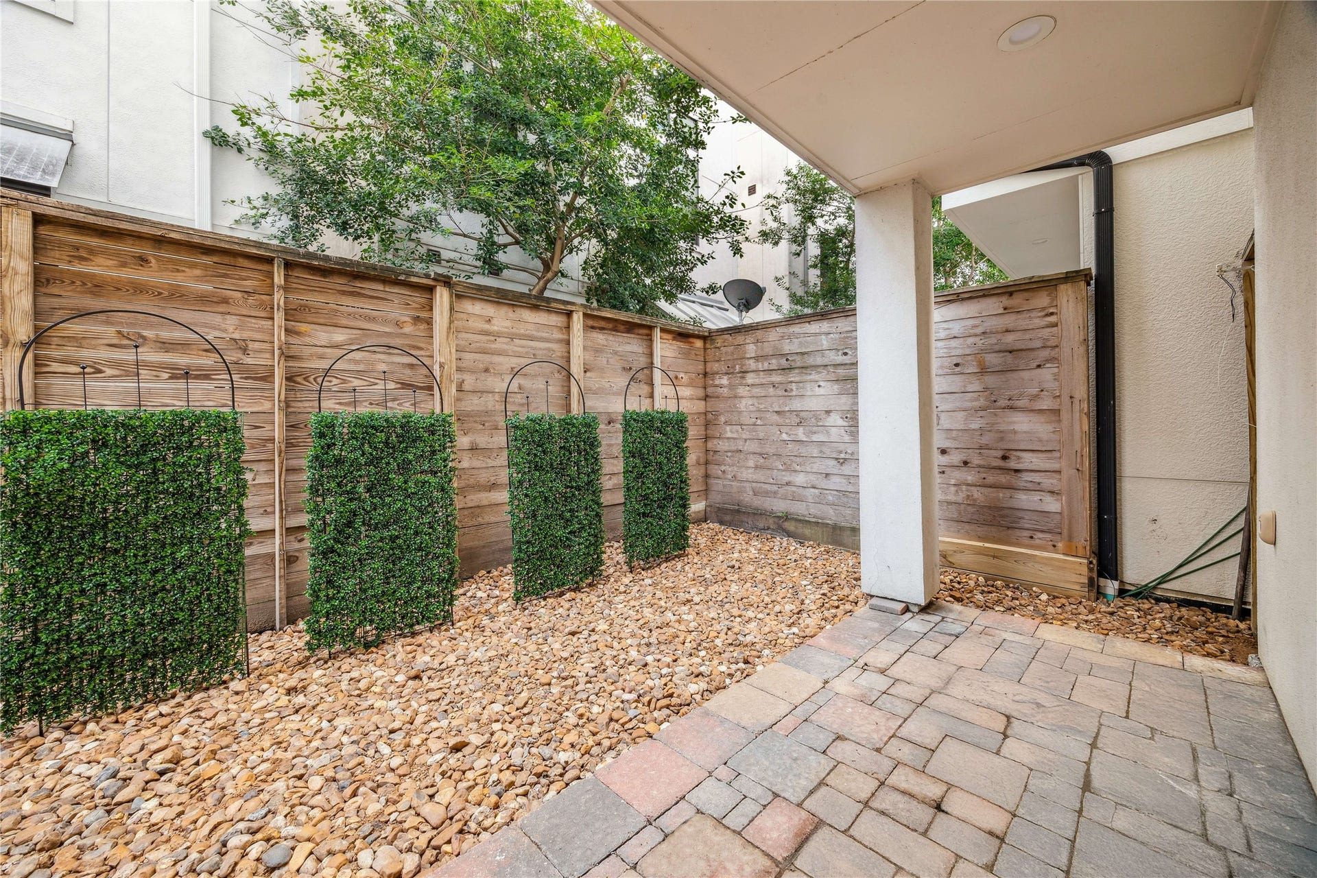1839 Dart Street, Houston, TX 77007