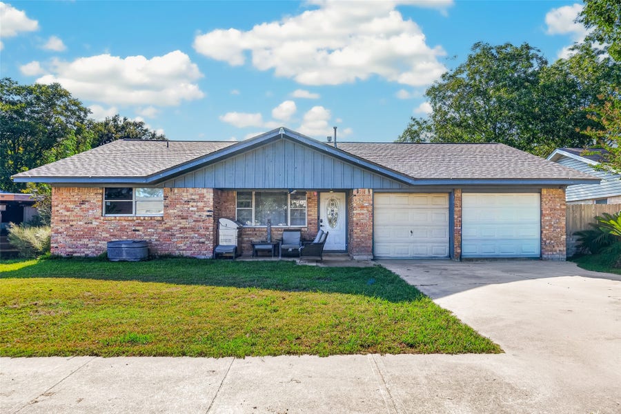 Property photo for 2230 Woodwind Way, League City, TX