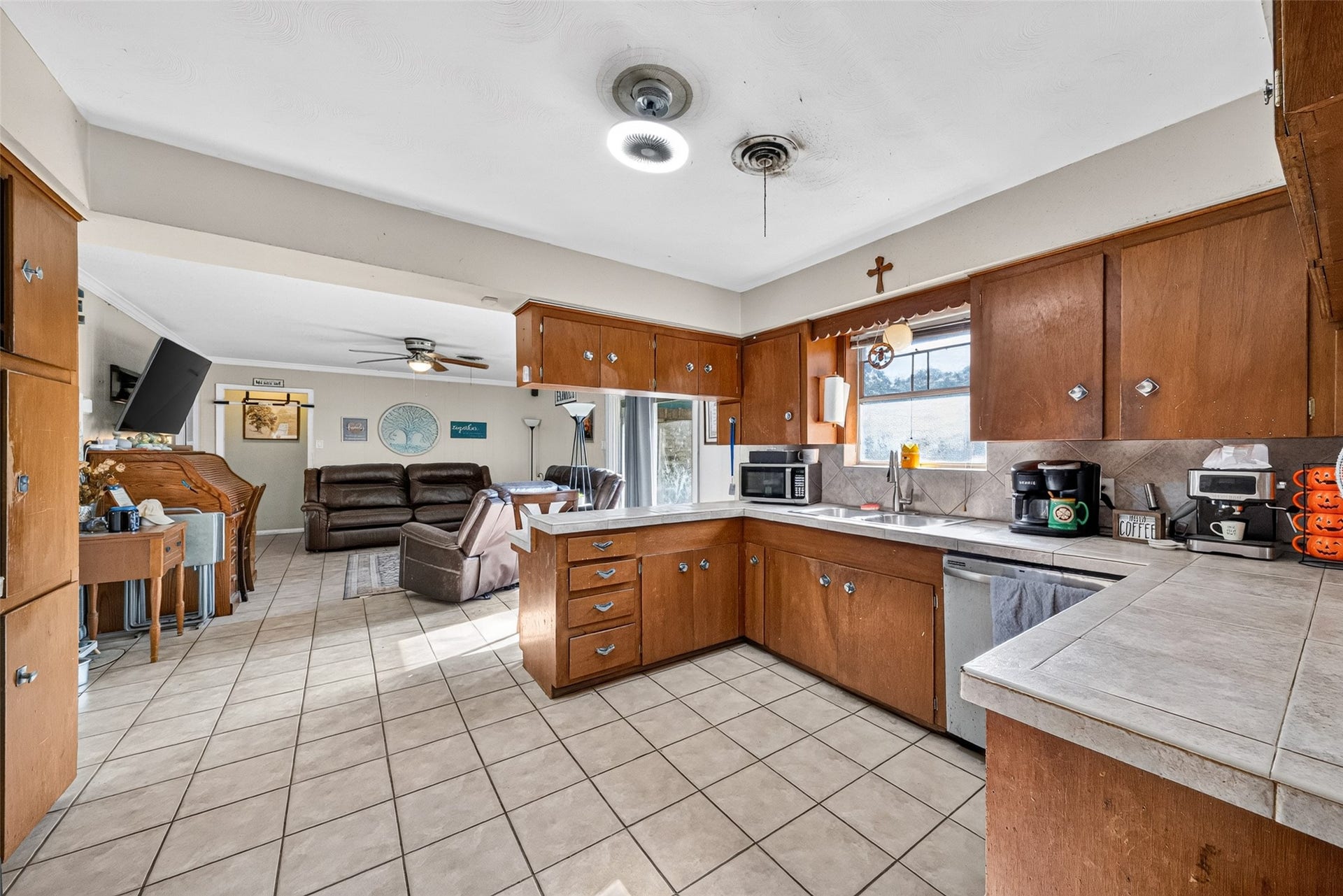 2230 Woodwind Way, League City, TX 77573 2230 Woodwind Way, League City, TX 77573