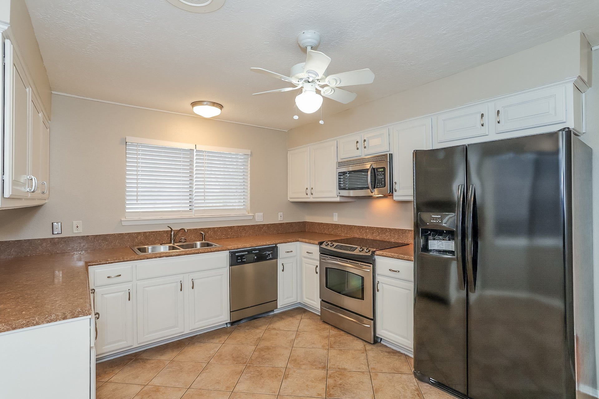 613 W Castle Harbour Drive, Friendswood, TX 77546 613 W Castle Harbour Drive, Friendswood, TX 77546