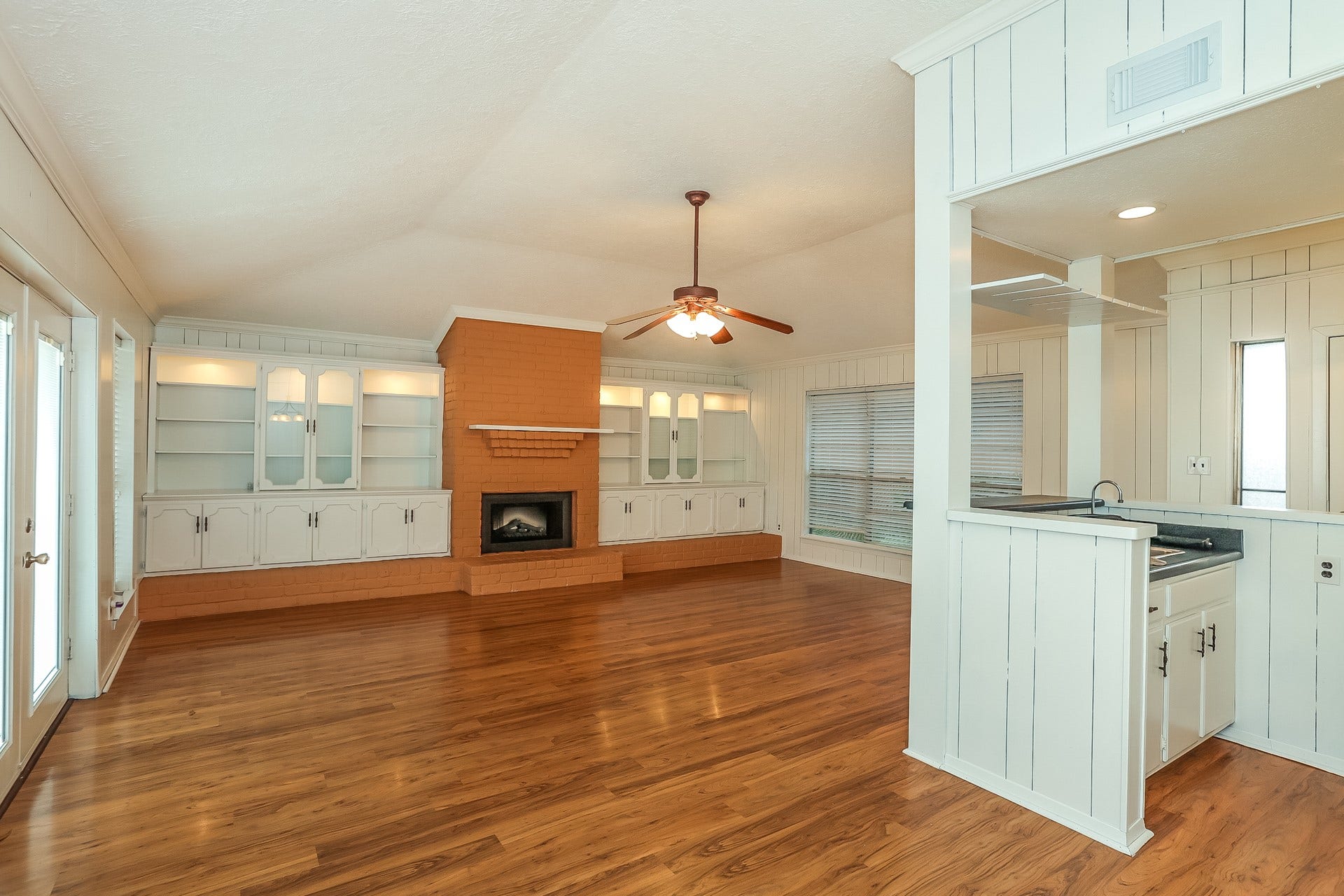 613 W Castle Harbour Drive, Friendswood, TX 77546 613 W Castle Harbour Drive, Friendswood, TX 77546