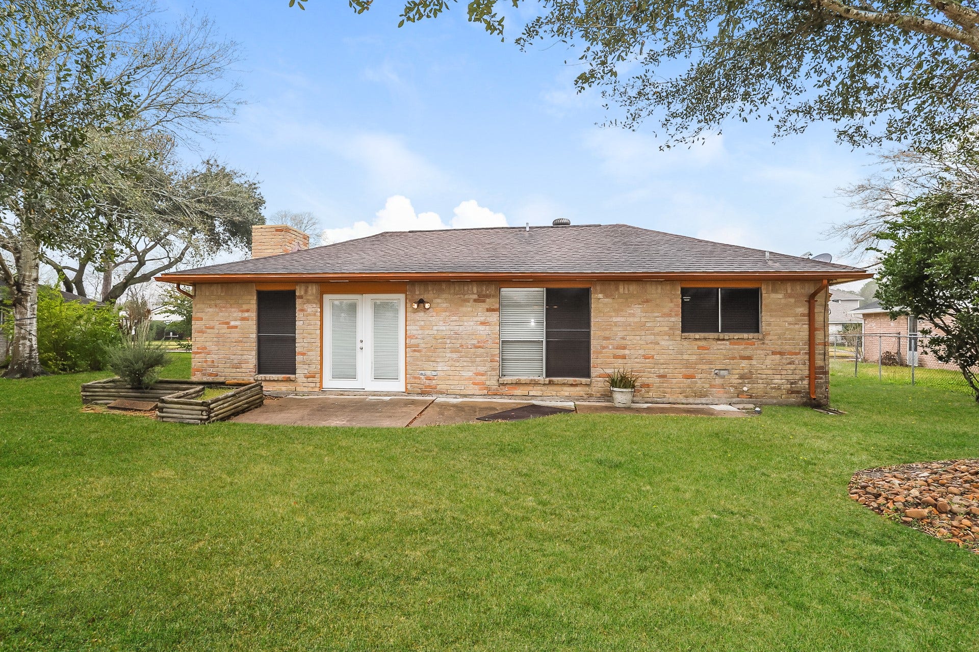 613 W Castle Harbour Drive, Friendswood, TX 77546 613 W Castle Harbour Drive, Friendswood, TX 77546