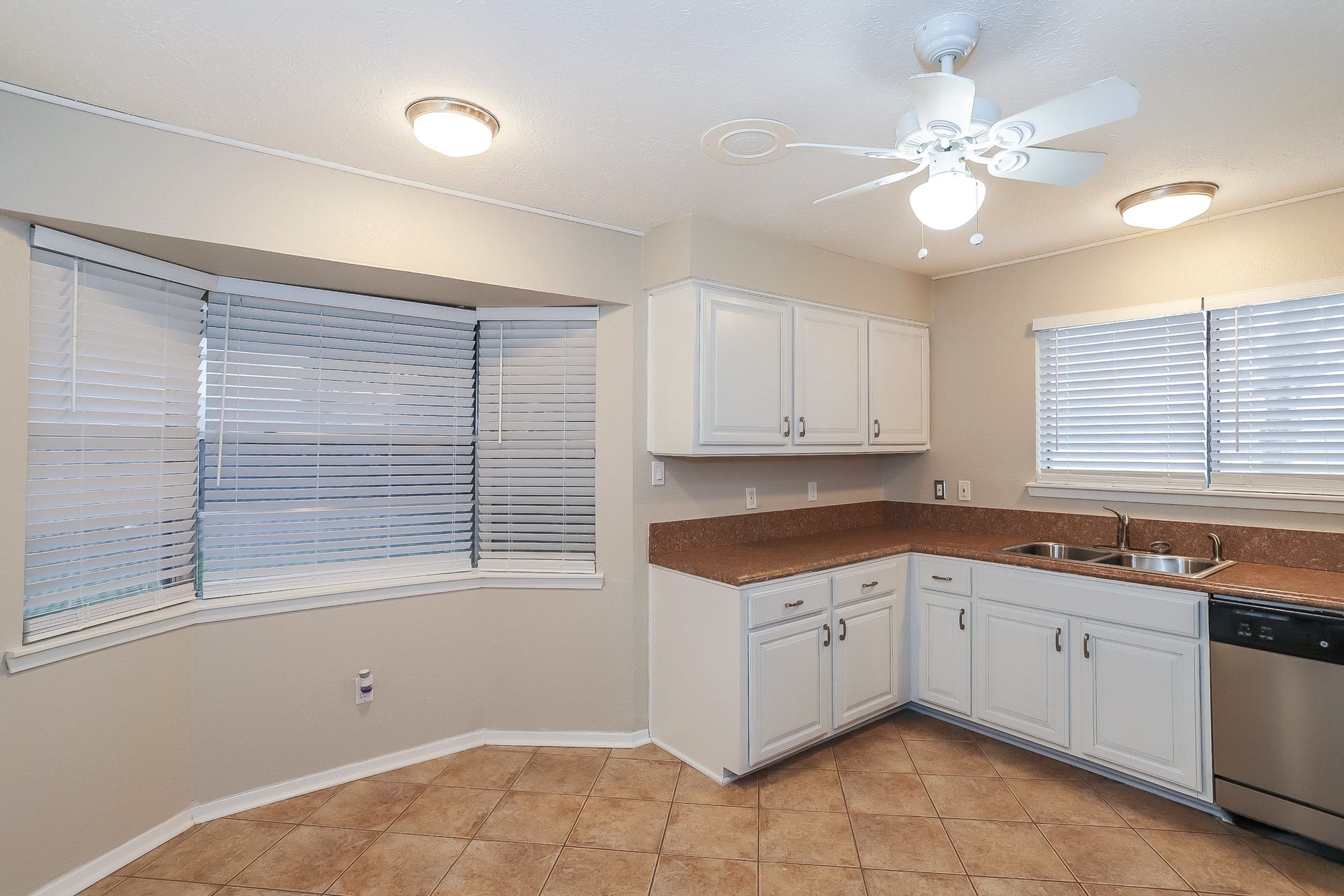 613 W Castle Harbour Drive, Friendswood, TX 77546 613 W Castle Harbour Drive, Friendswood, TX 77546