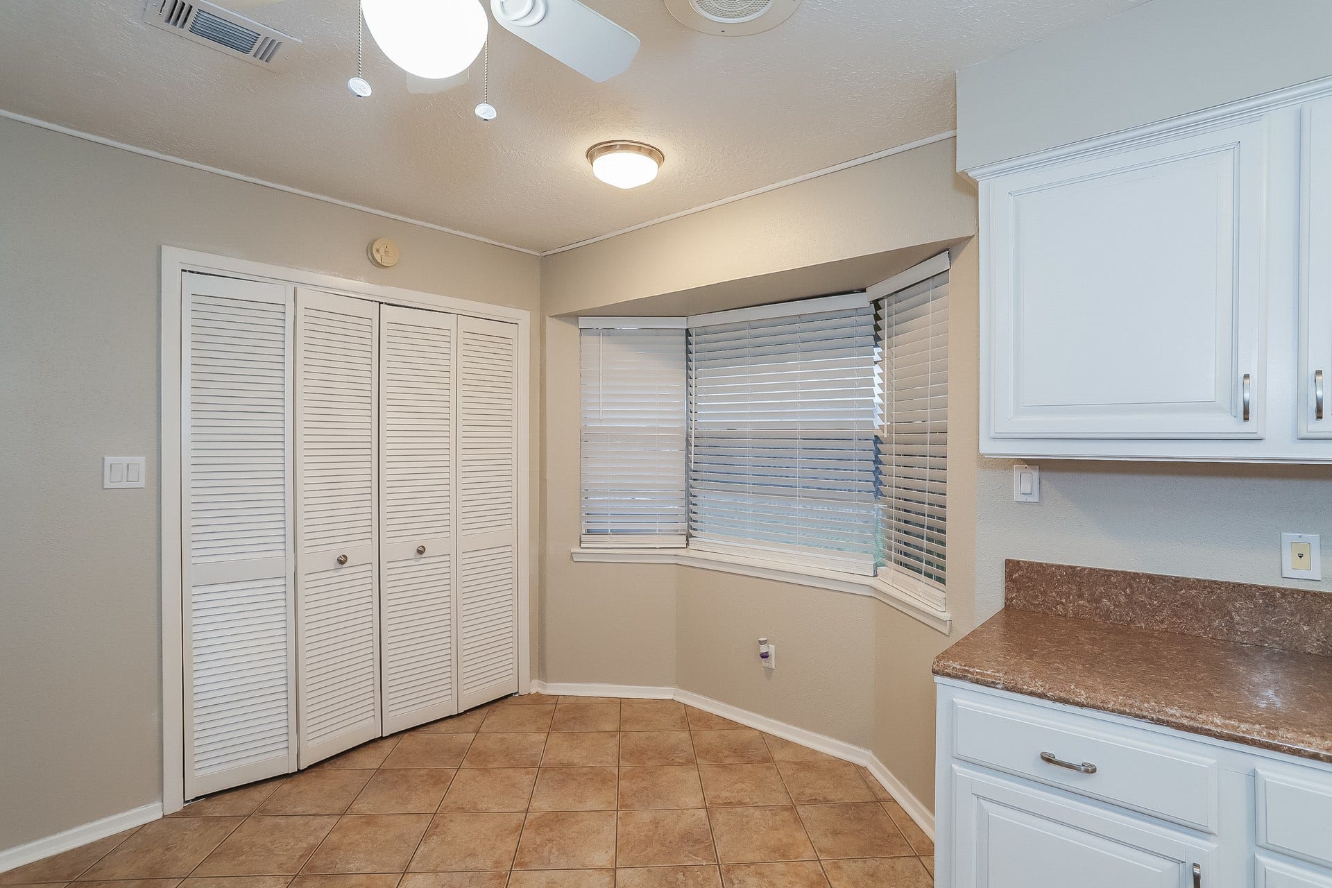 613 W Castle Harbour Drive, Friendswood, TX 77546 613 W Castle Harbour Drive, Friendswood, TX 77546