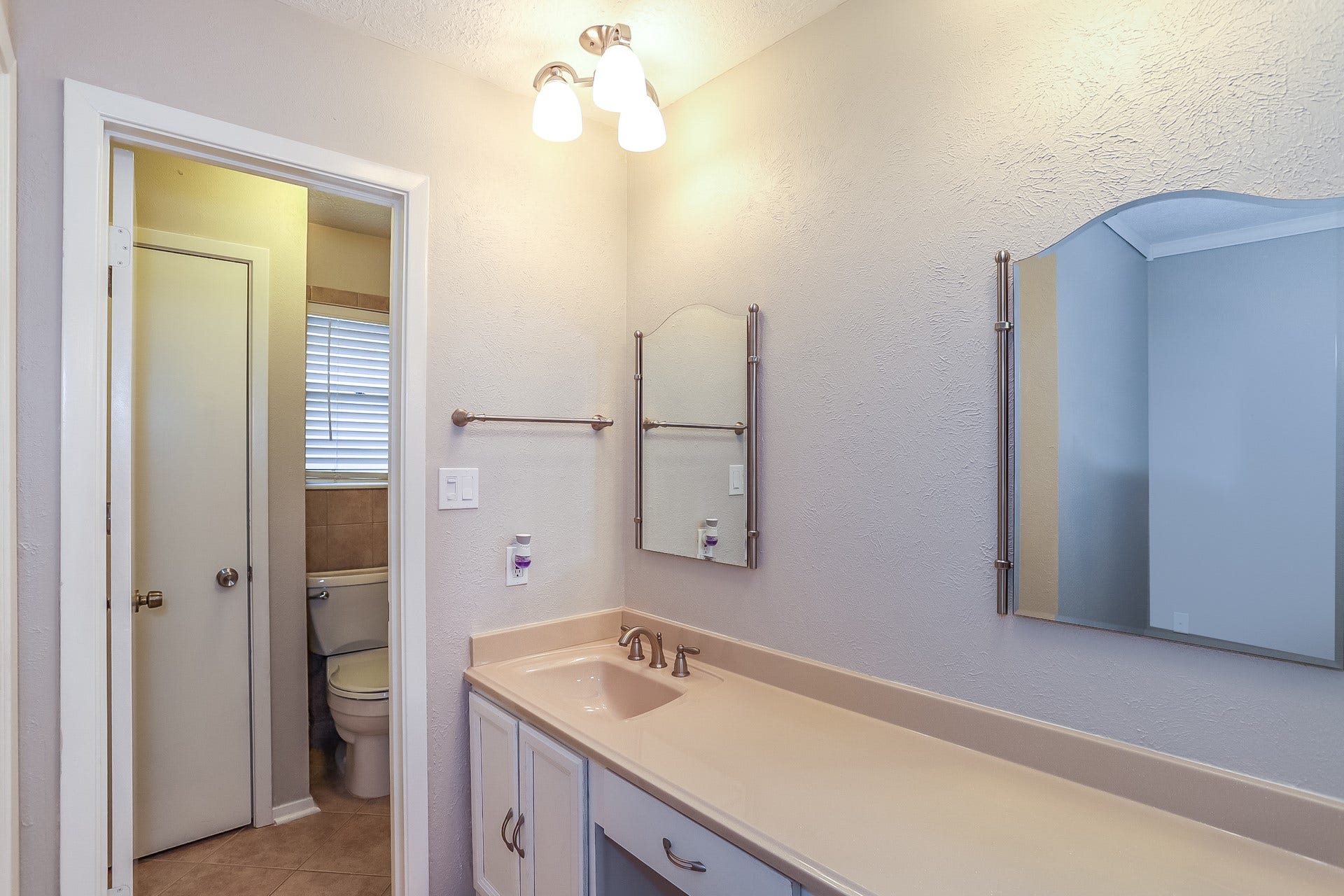 613 W Castle Harbour Drive, Friendswood, TX 77546 613 W Castle Harbour Drive, Friendswood, TX 77546