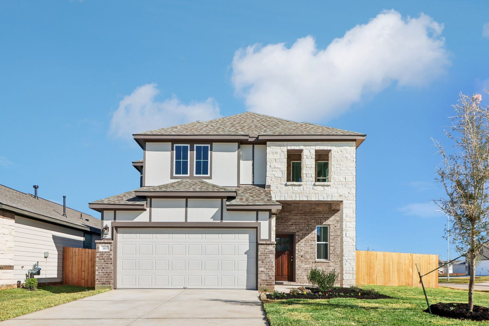 Welcome Home to 3057 Plateau Drive locate din the master-planned community of Bluestem in Brookshire, TX!