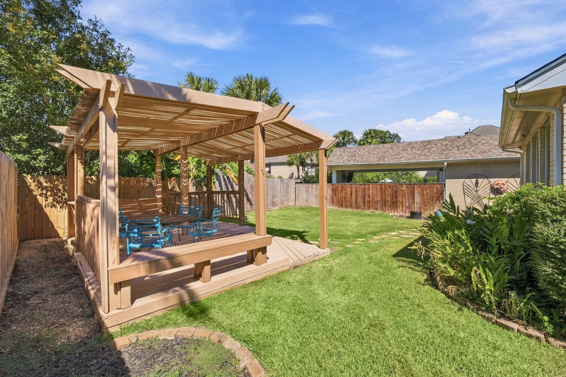 201 Lago Vista Street, League City, TX 77565 Enjoy outdoor gatherings under the charming pergola in this spacious backyard, perfect for entertaining and giving your furry friend plenty of room to play.