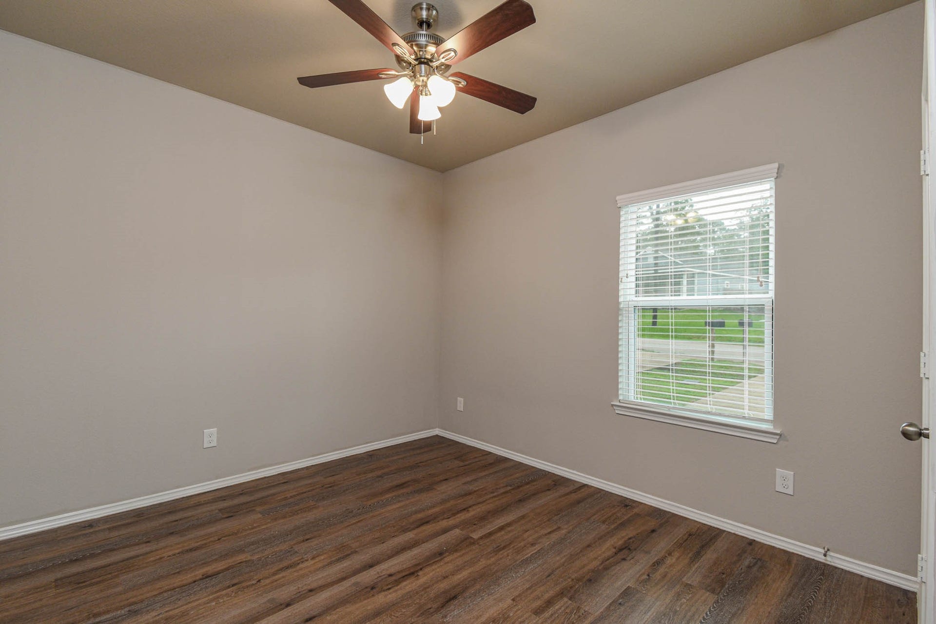 15833 Cottonwood Dr, Montgomery, TX 77356