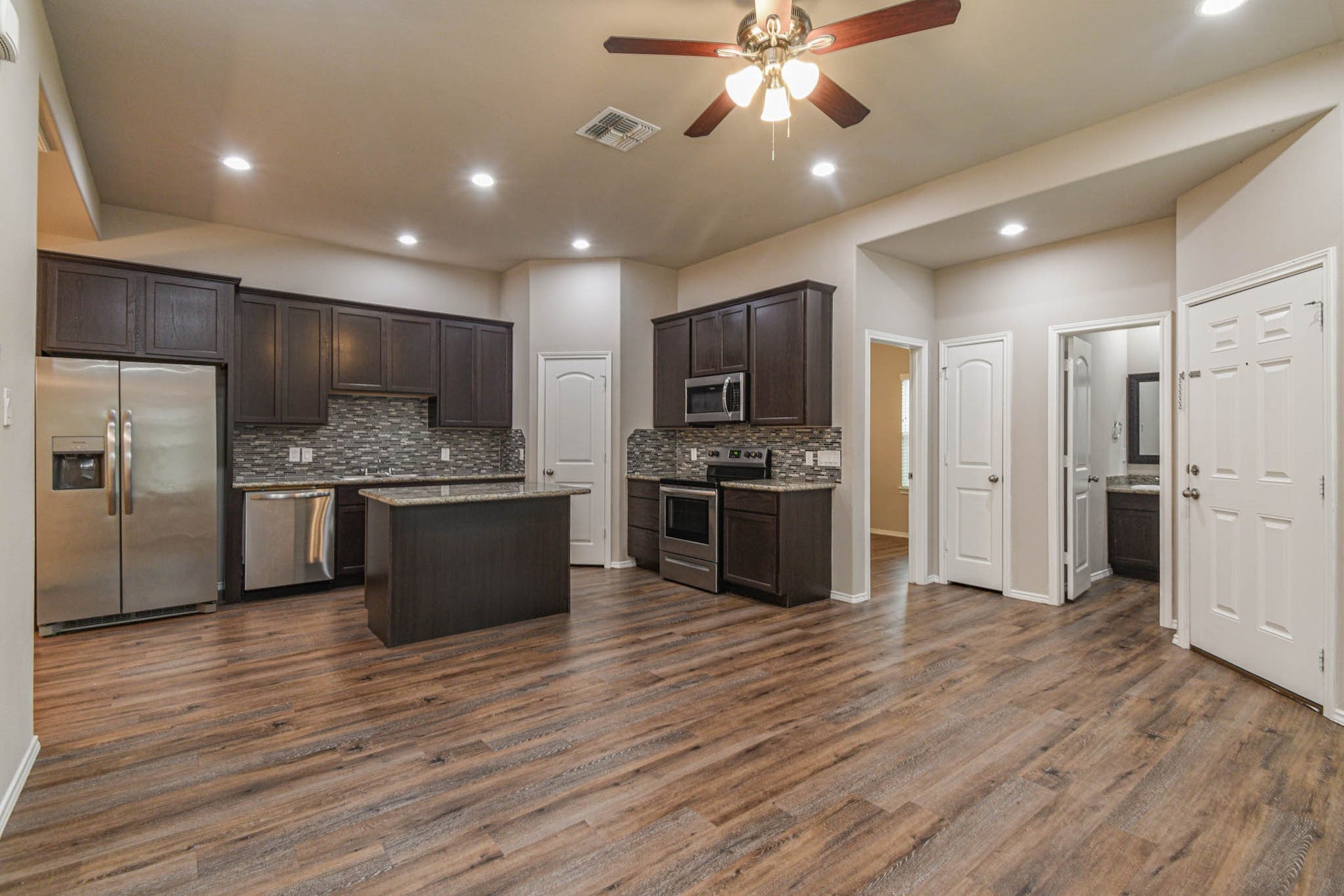 15833 Cottonwood Dr, Montgomery, TX 77356