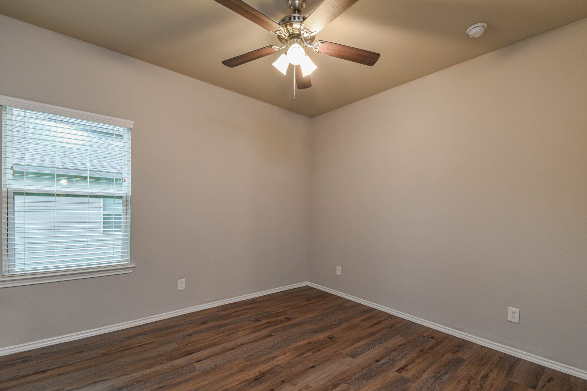 15833 Cottonwood Dr, Montgomery, TX 77356