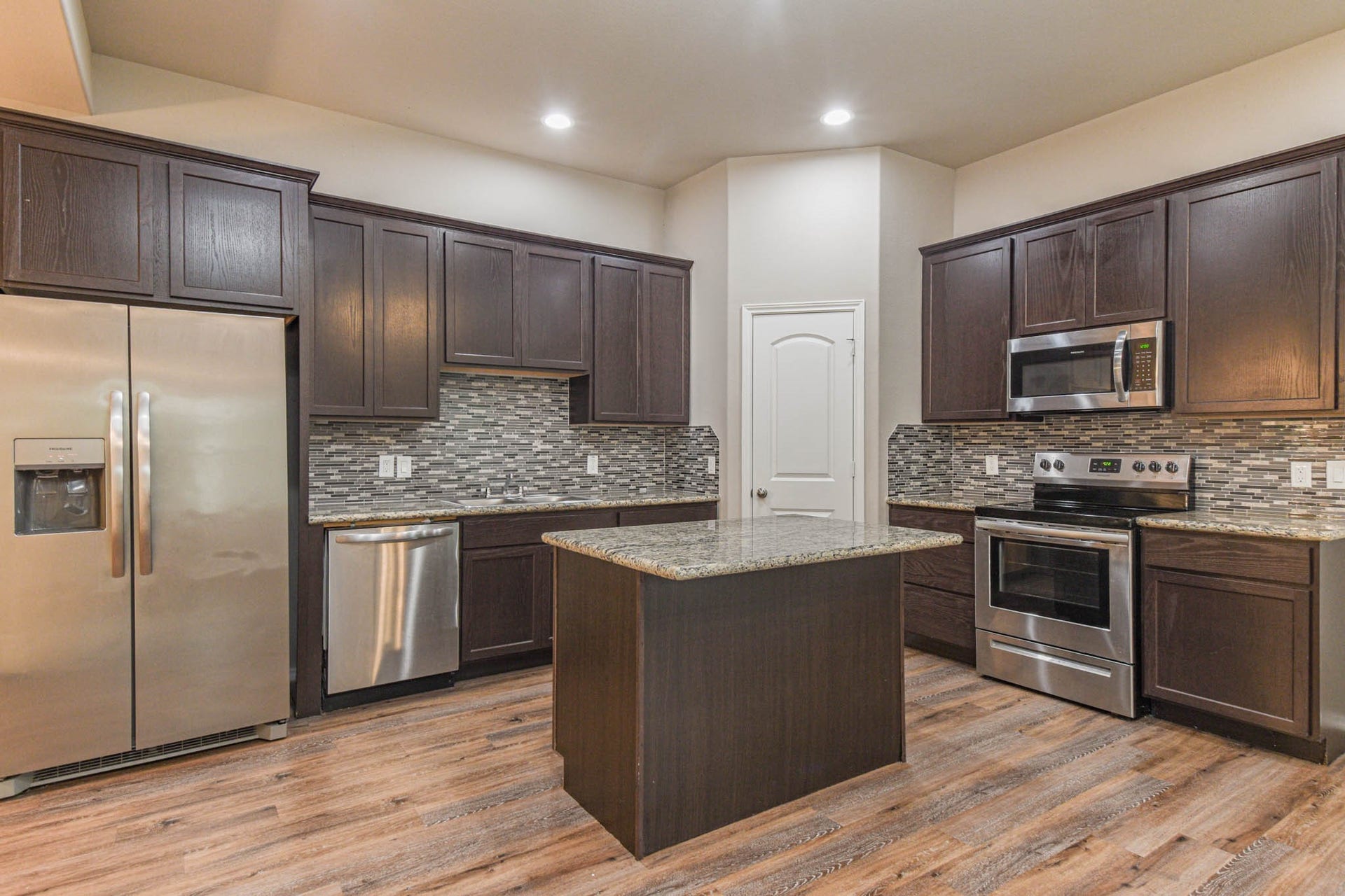 15833 Cottonwood Dr, Montgomery, TX 77356