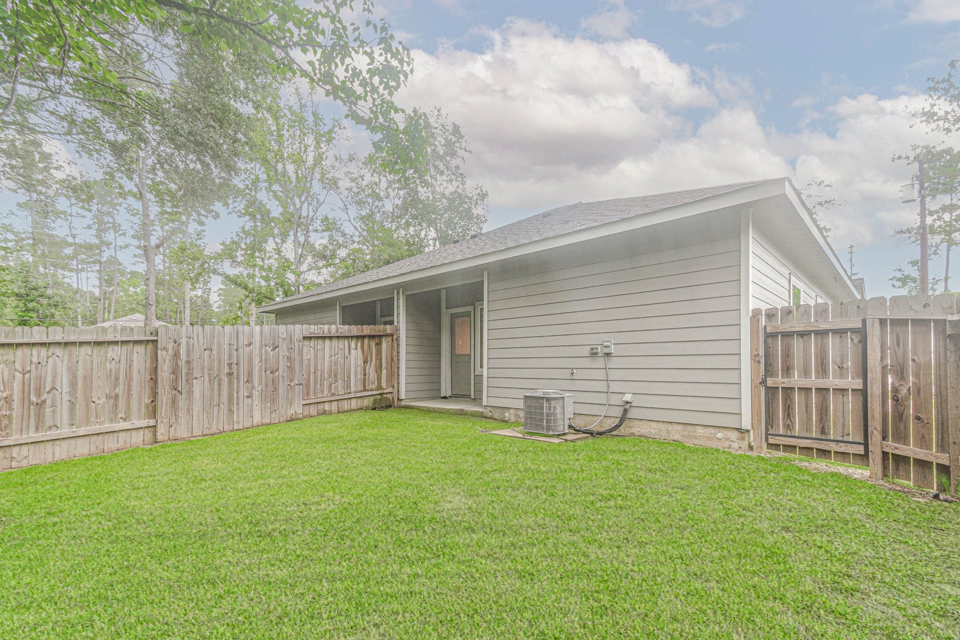 15833 Cottonwood Dr, Montgomery, TX 77356