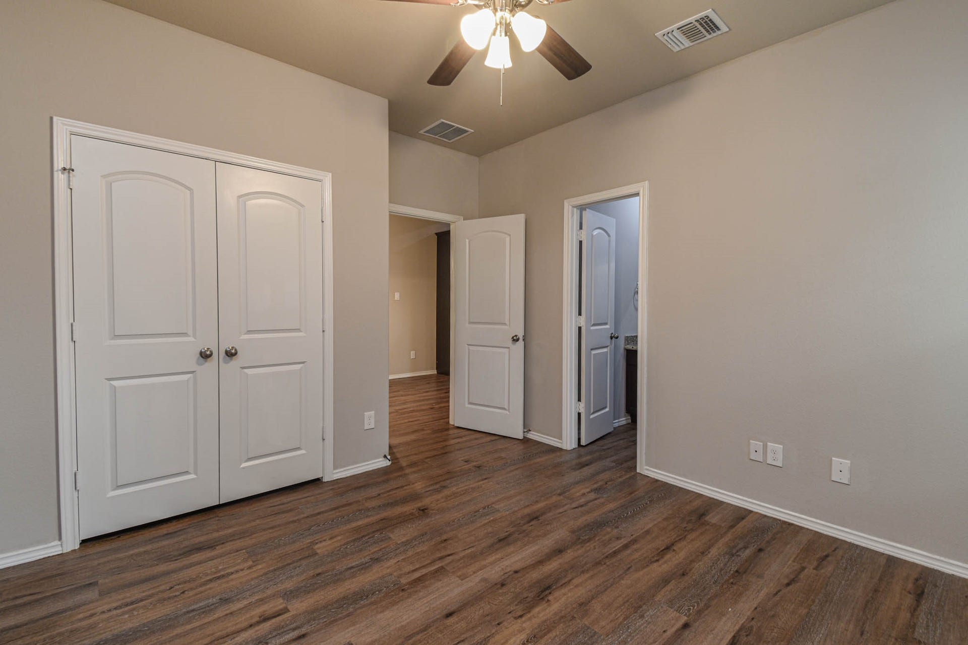 15833 Cottonwood Dr, Montgomery, TX 77356