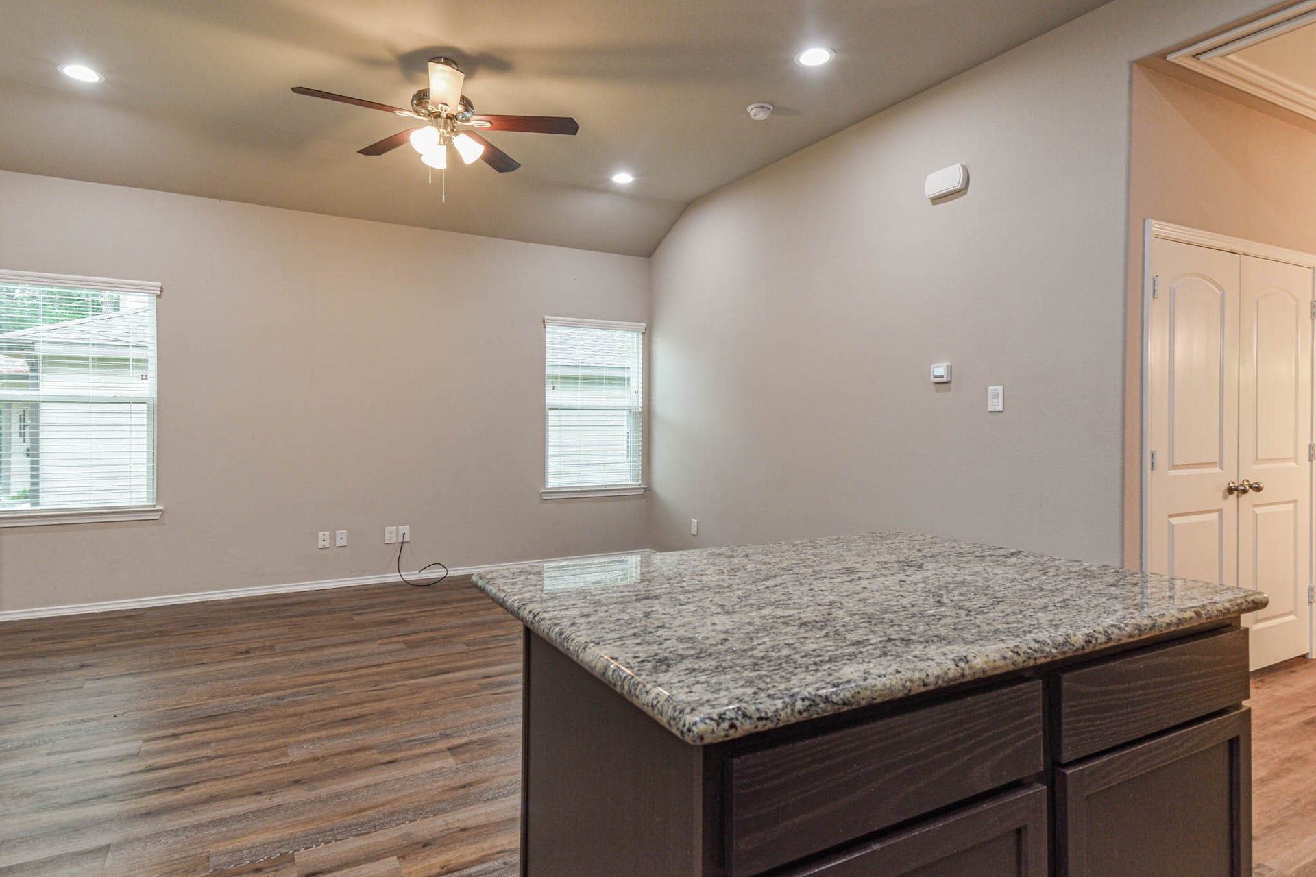 15833 Cottonwood Dr, Montgomery, TX 77356