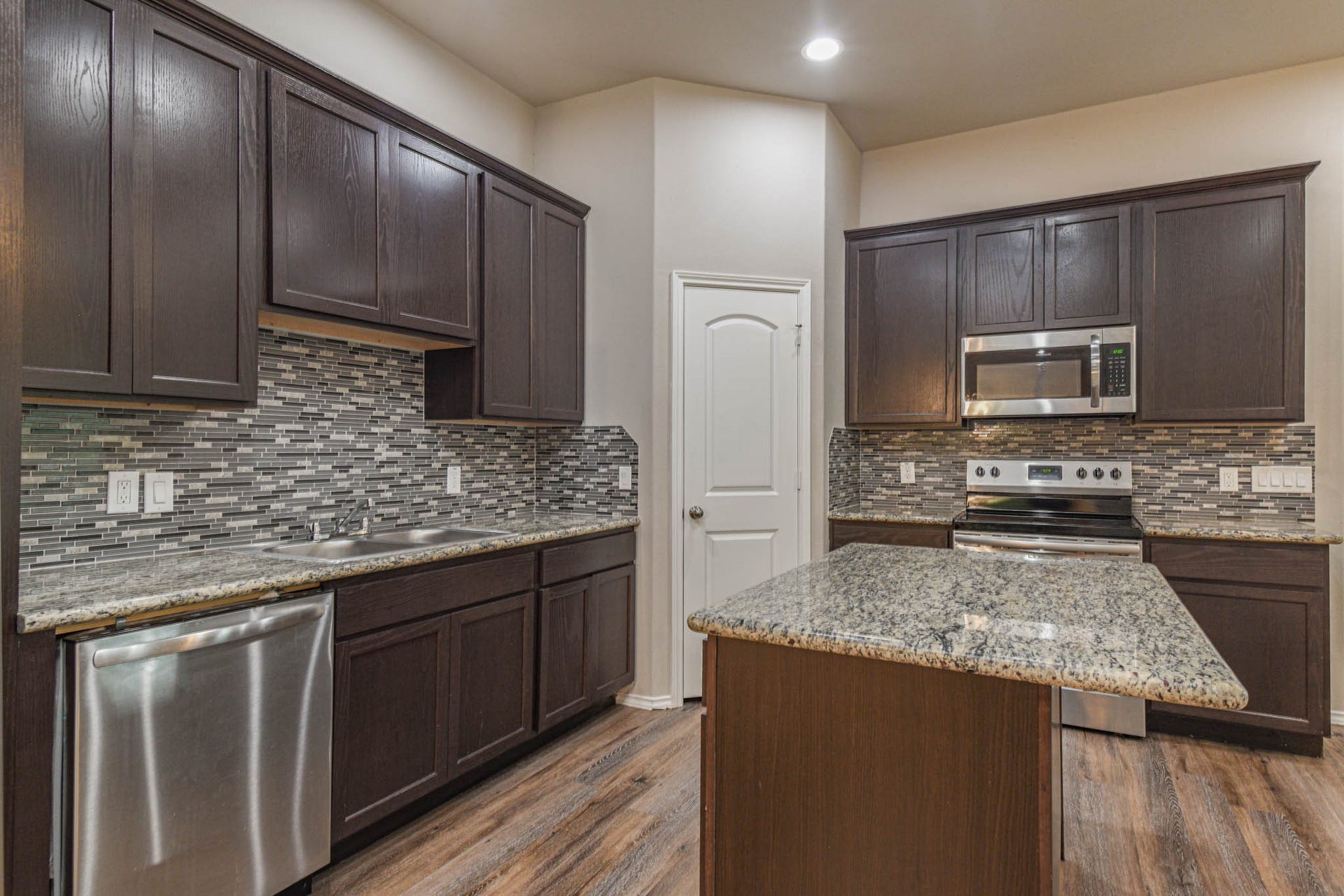 15833 Cottonwood Dr, Montgomery, TX 77356