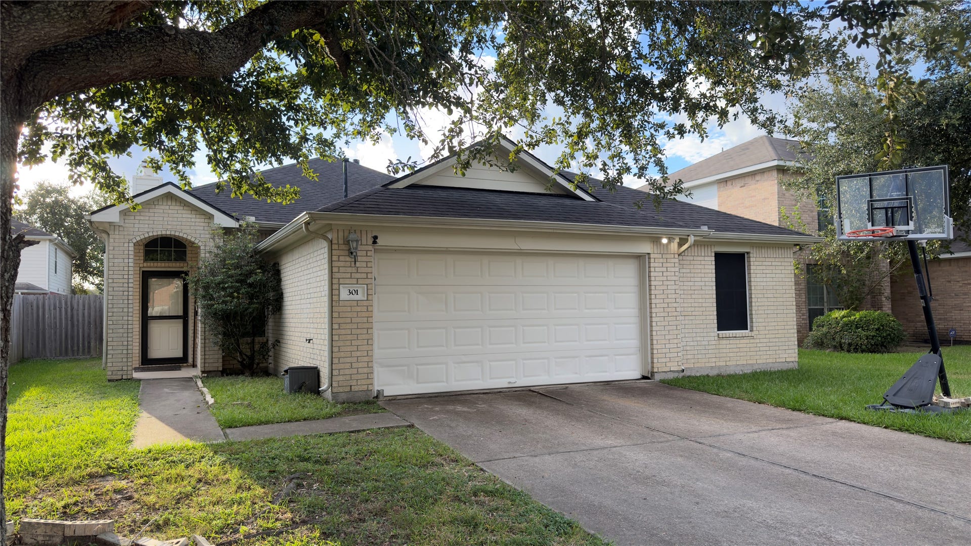 301 S Golden Oak Drive, Texas City, TX 77591 301 S Golden Oak Drive, Texas City, TX 77591