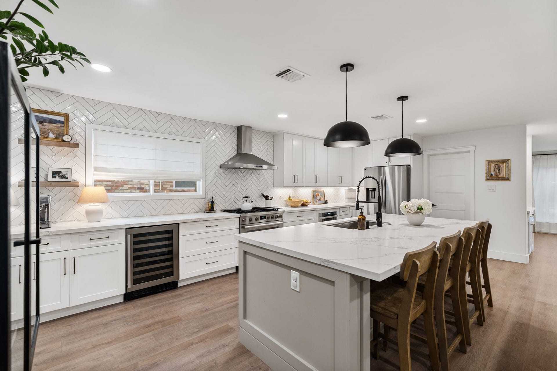 9206 Kapri Lane, Houston, TX 77025 Beautifully updated kitchen.