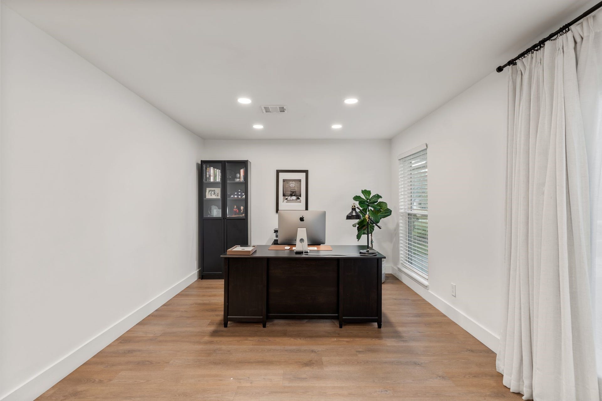 9206 Kapri Lane, Houston, TX 77025 Versatile bonus space offers updated flooring, recessed lighting and abundant natural light, making it ideal for a home office, study, playroom or additional living area.