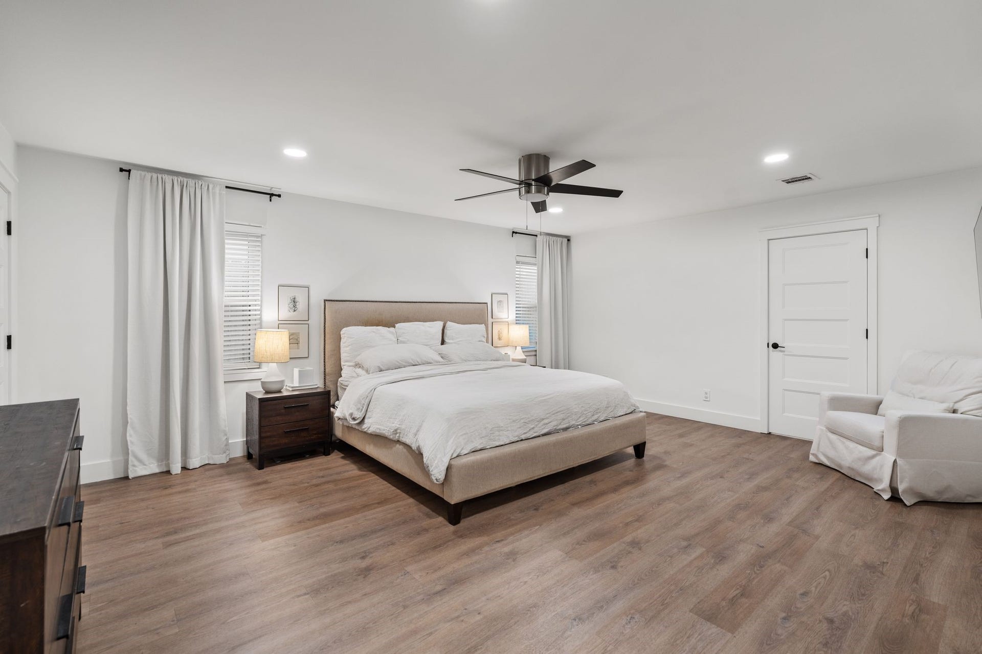 9206 Kapri Lane, Houston, TX 77025 Spacious primary bedroom offers updated flooring, recessed lighting, ceiling fan, multiple windows and ample room to create a comfortable private retreat.