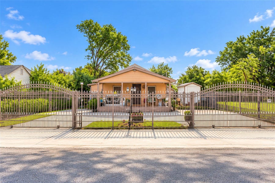 Property photo for 2610 Lynnfield Street, Houston, TX
