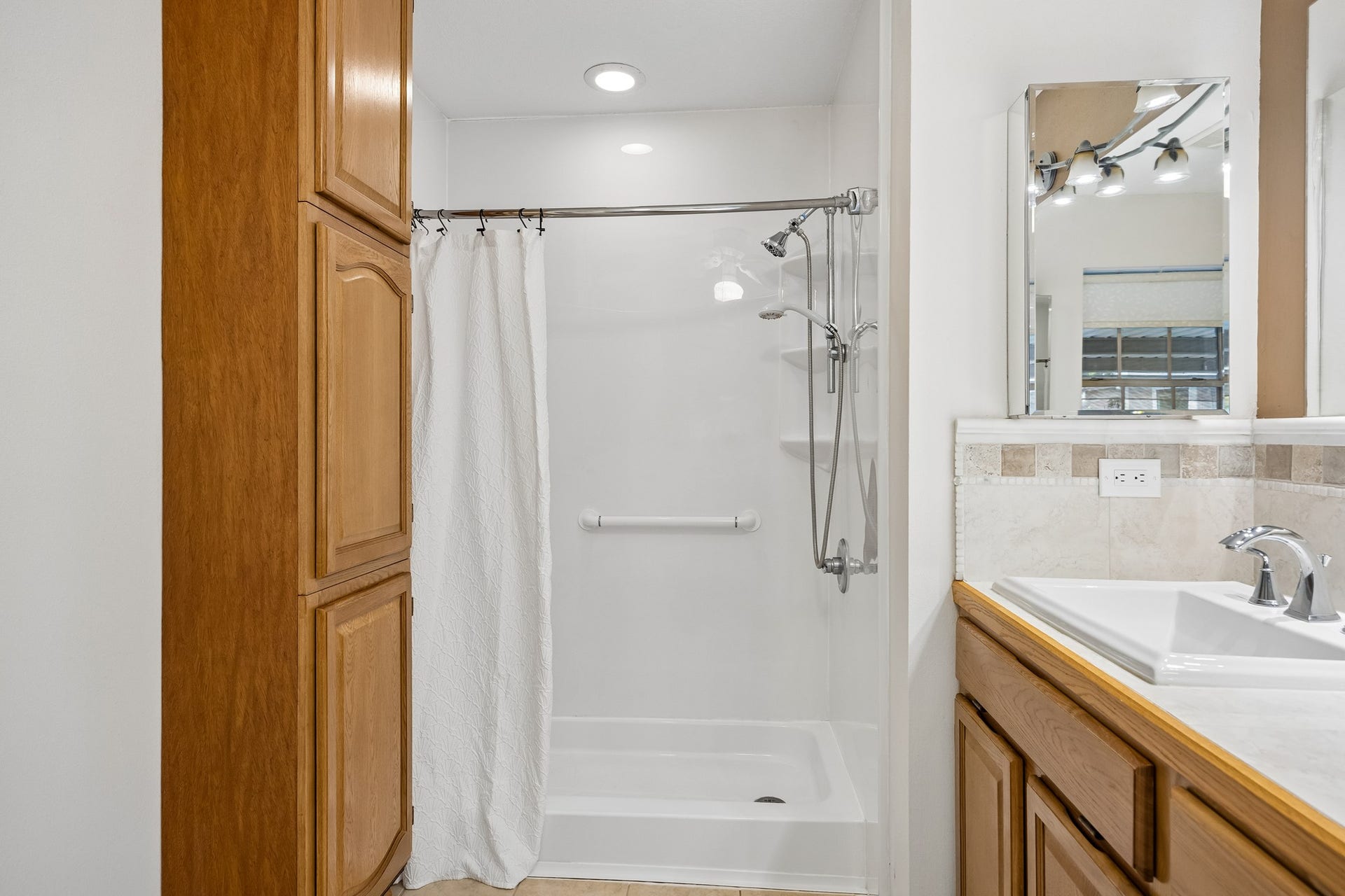 2716 Village Mills Drive, Pearland, TX 77584 Large Primary shower.