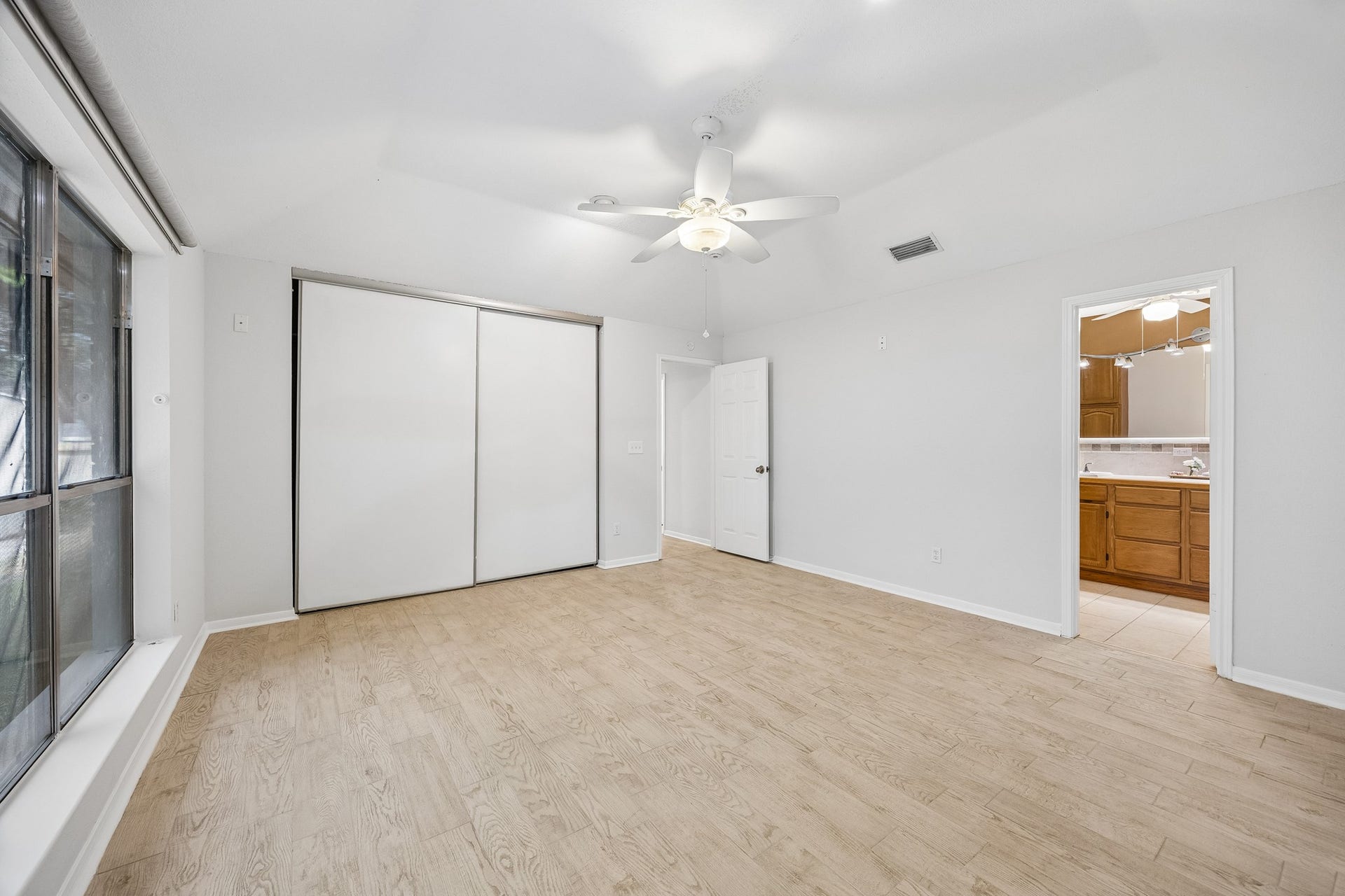 2716 Village Mills Drive, Pearland, TX 77584 Primary bedroom.