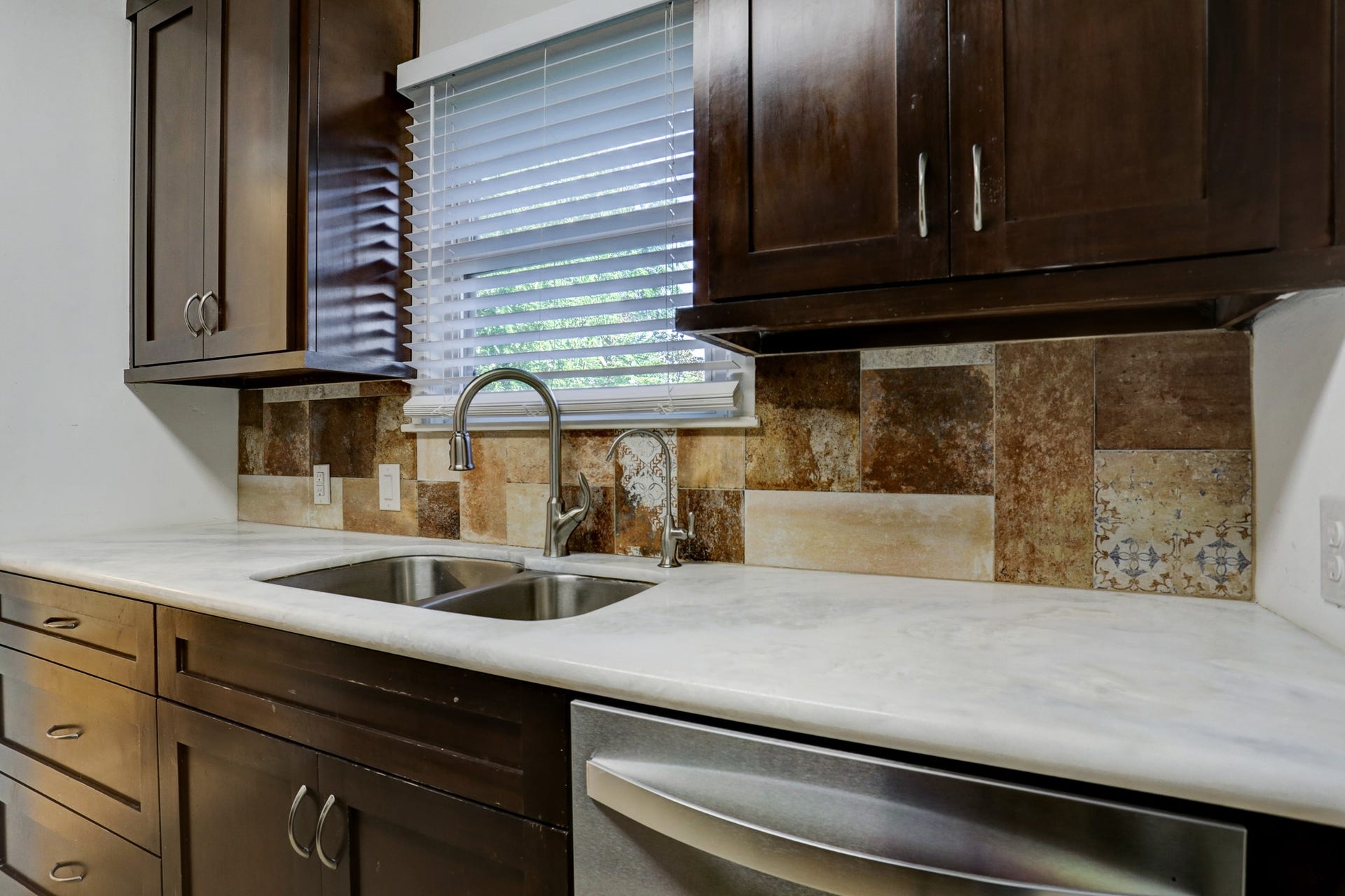 4419 Cynthia, Bellaire, TX 77401 A window by the kitchen sink overlooking a wonderful backyard.