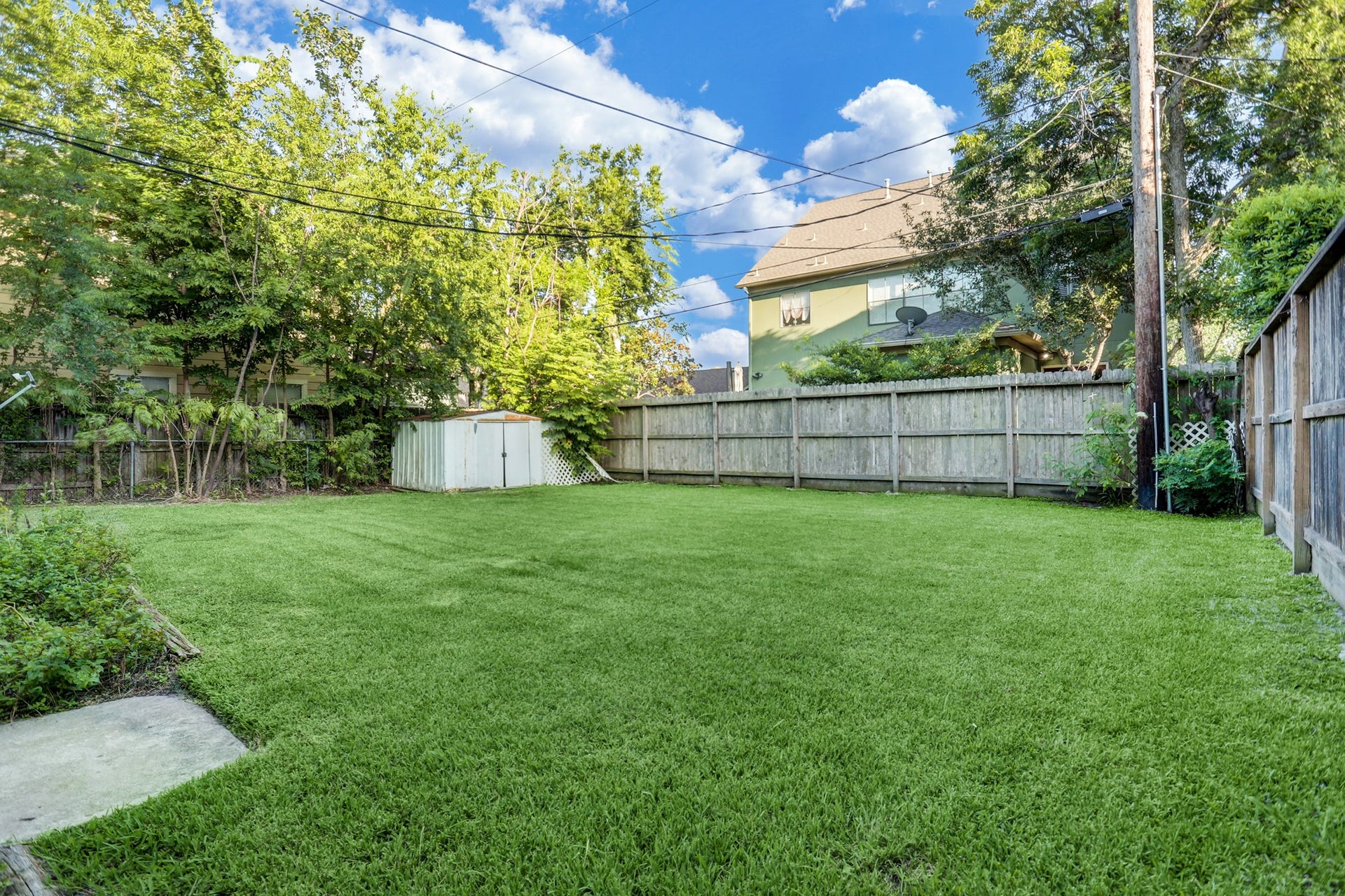 4419 Cynthia, Bellaire, TX 77401 Wonderful backyard.