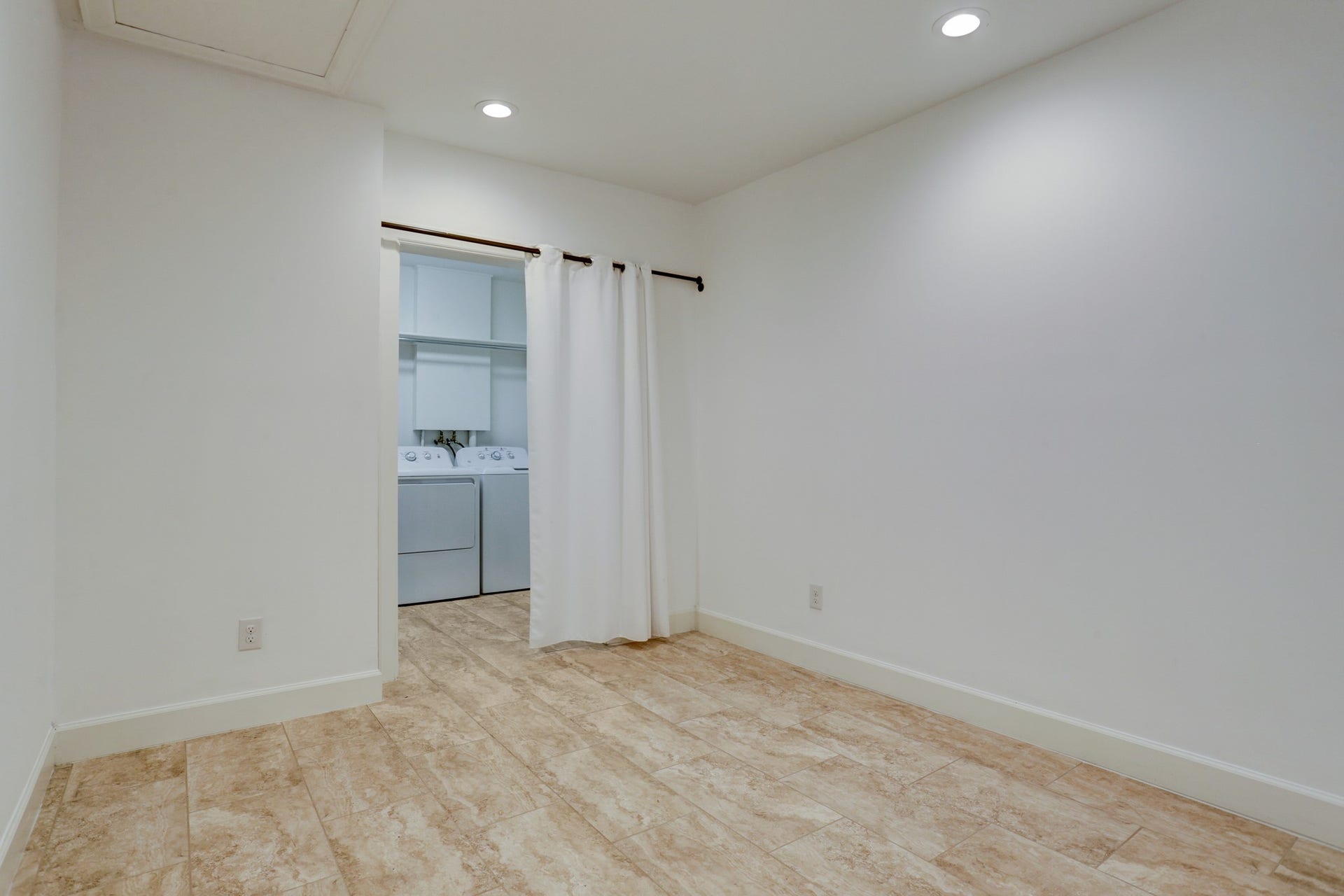 4419 Cynthia, Bellaire, TX 77401 This garage conversion bedroom/study/den measures 12'3" x 9'9". It is open to a spacious utility room with full size washer & dryer and a refrigerator right next to the kitchen.